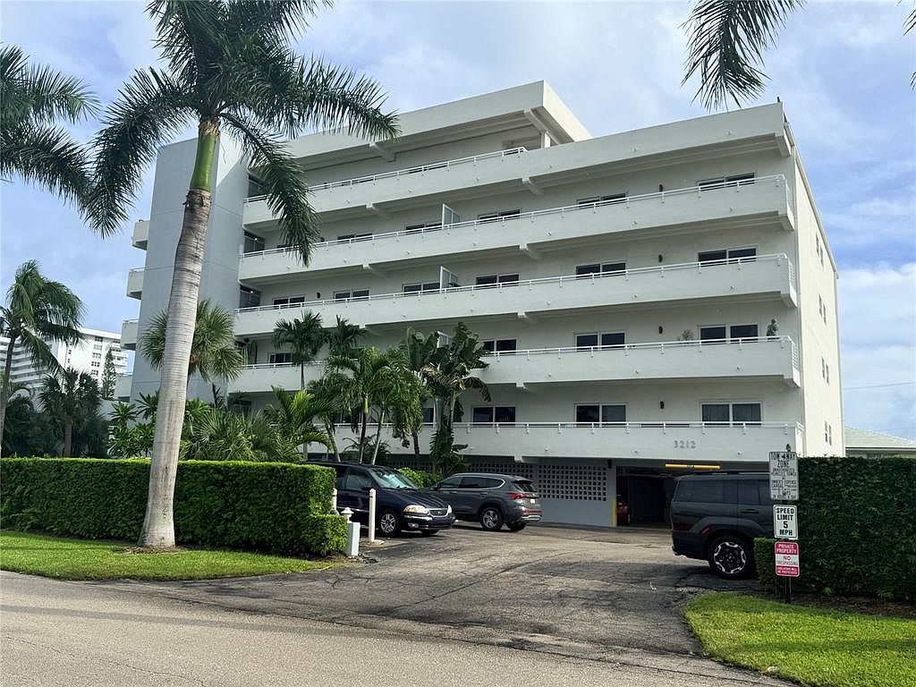 3212 NE 12th St APT 303 Pompano Beach, FL 33062 - Thumbnail 2