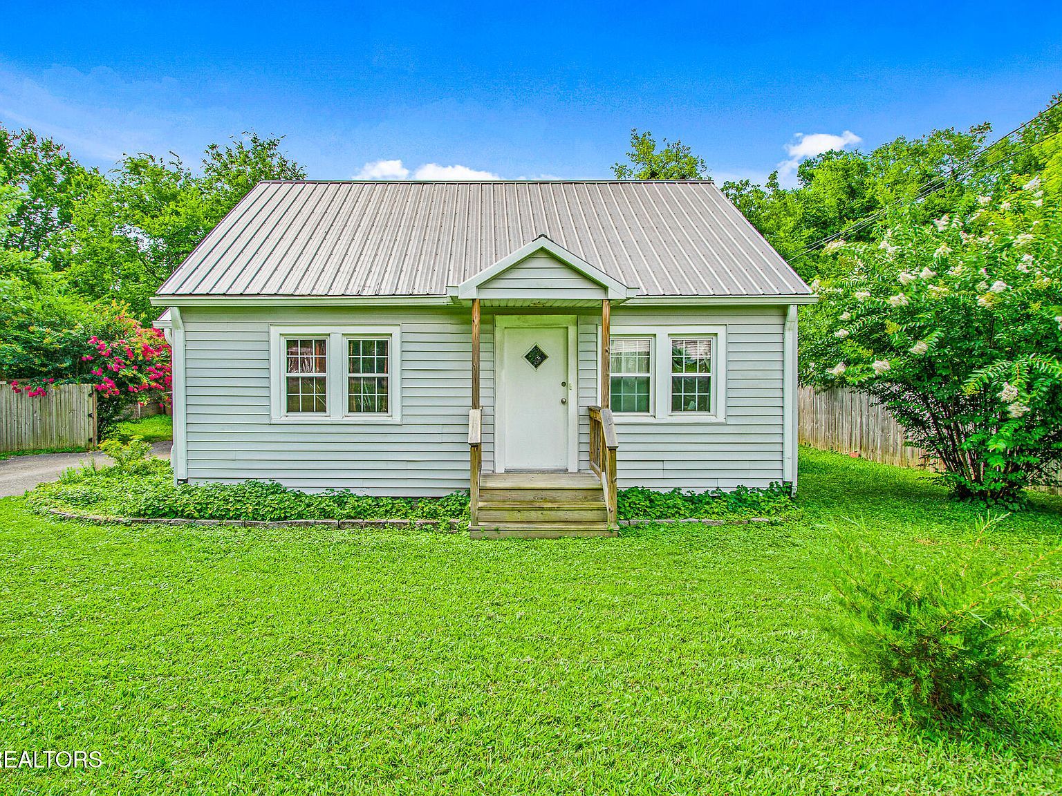 2404 Cedar Ln Knoxville, TN 37918 - Thumbnail 2