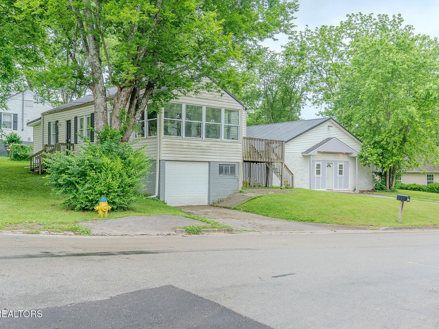 835 E Lincoln Rd Alcoa, TN 37701 - Thumbnail 2