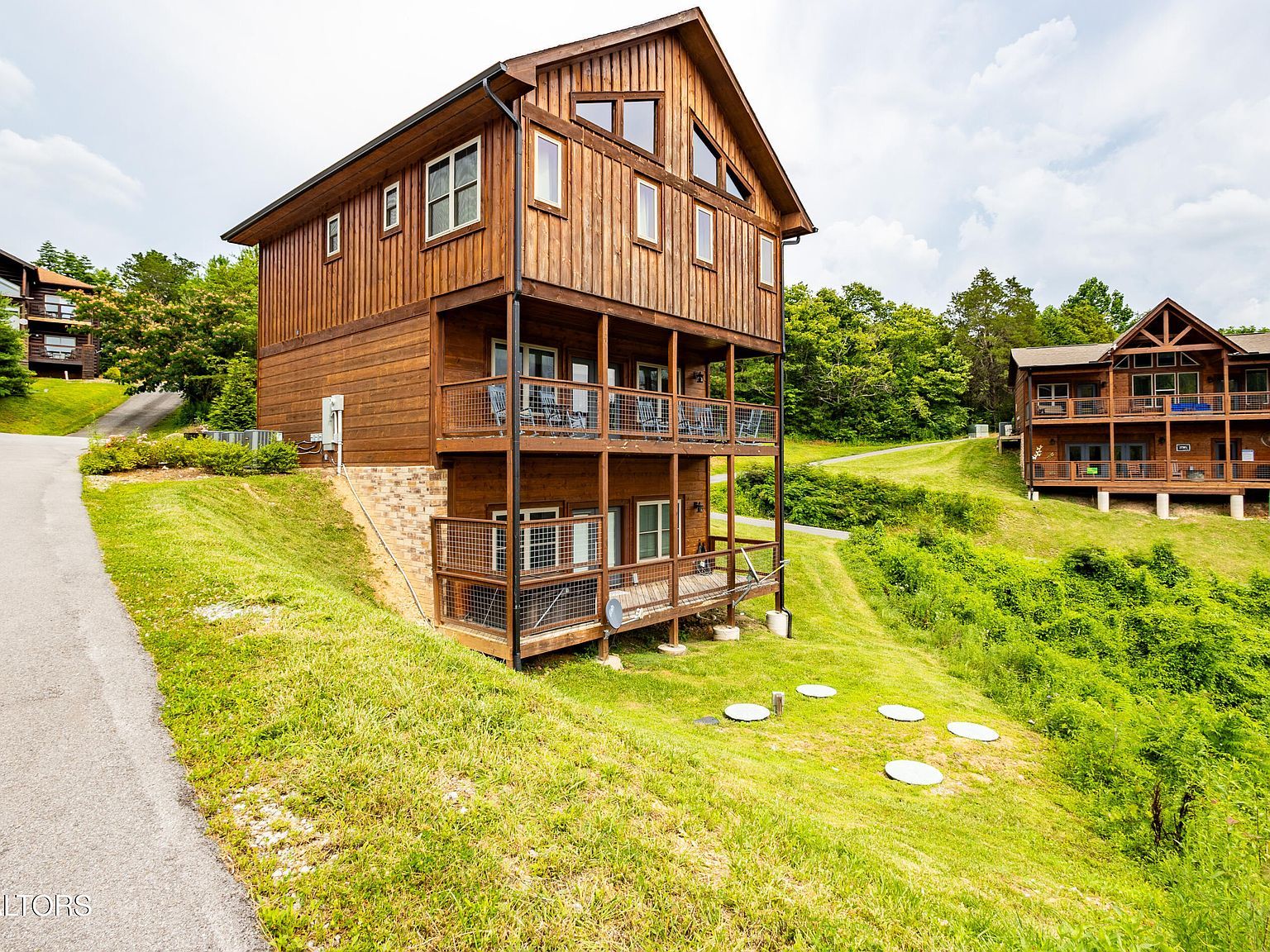 4445 Shangrila Way Sevierville, TN 37876 - Thumbnail 2