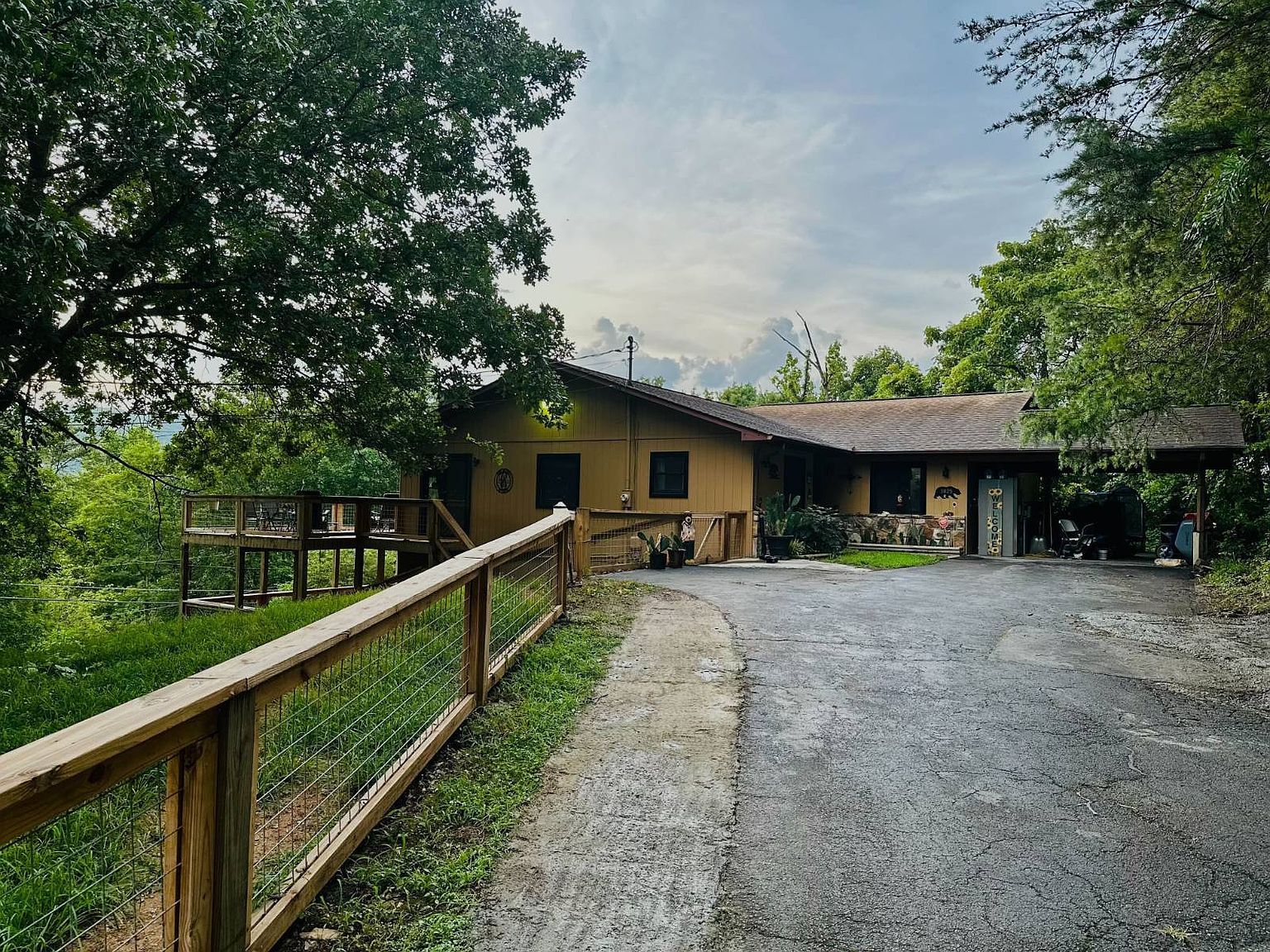 3825 Dollys Dr Sevierville, TN 37876 - Thumbnail 2