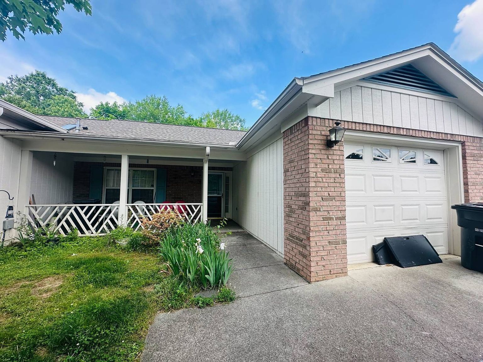 1974 Locarno Dr Knoxville, TN 37914 - Thumbnail 2