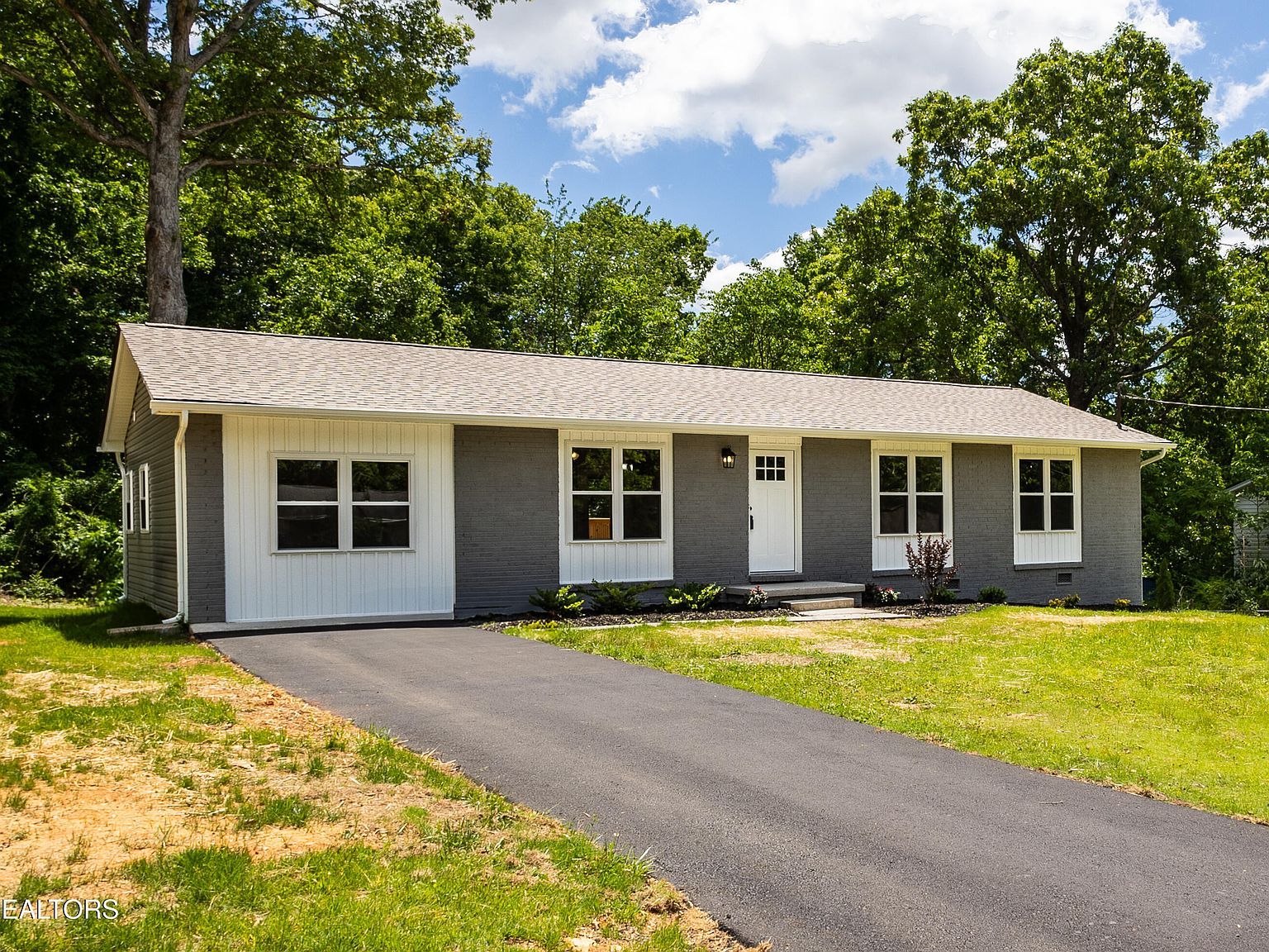 2318 Black Bear Rd Knoxville, TN 37923 - Thumbnail 2