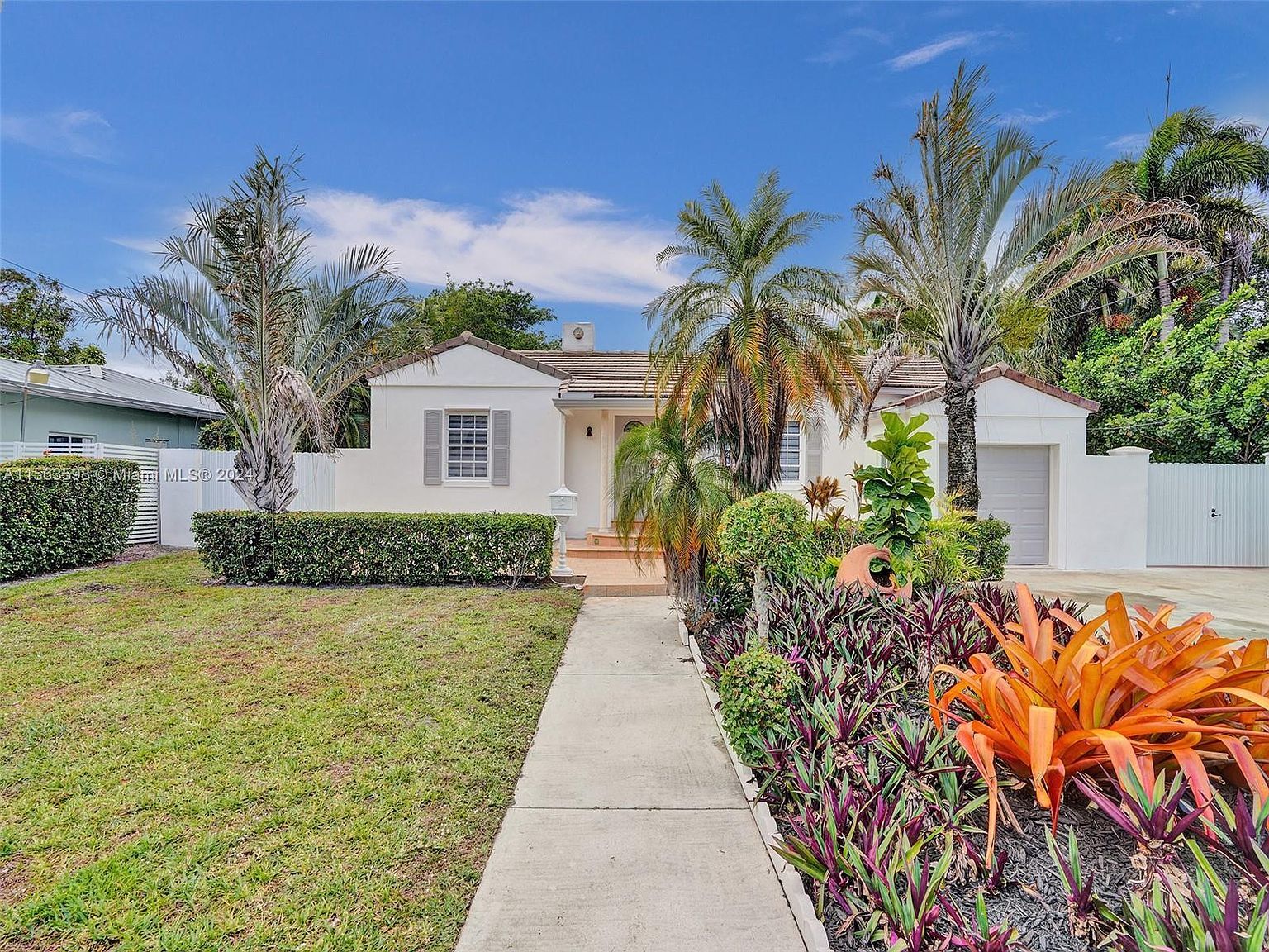 1102 NE 117th St Biscayne Park, FL 33161 - Thumbnail 2