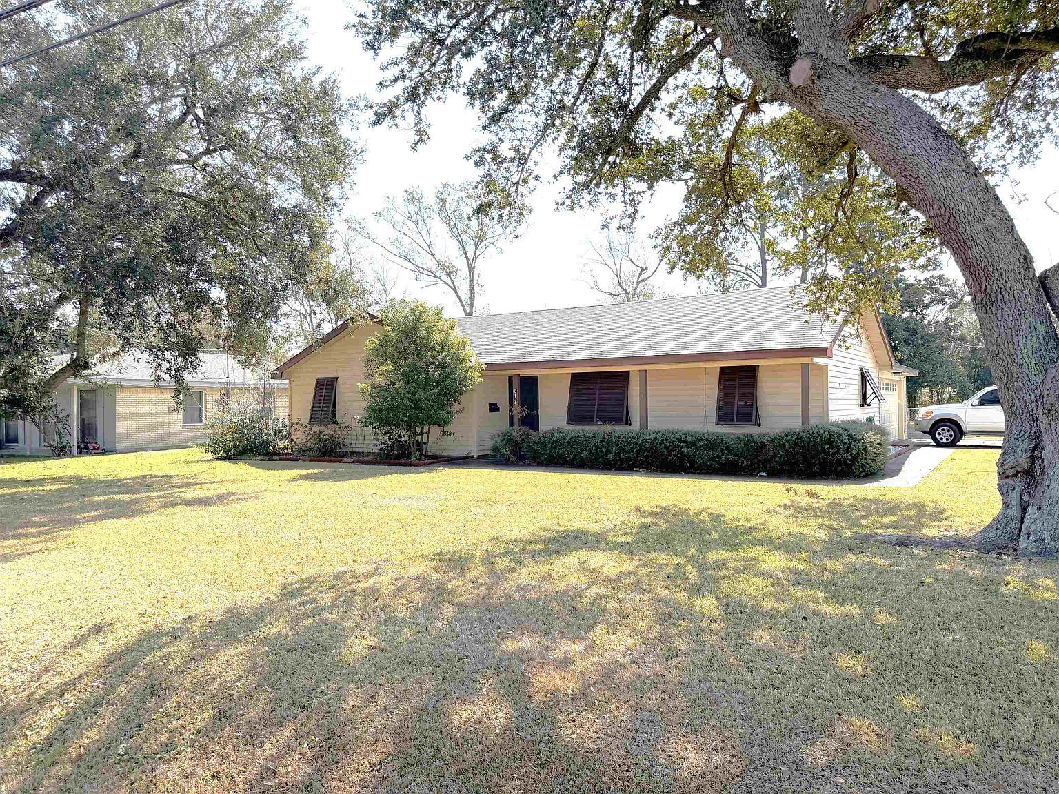 817 University Dr Lake Charles, LA 70605 - Thumbnail 2