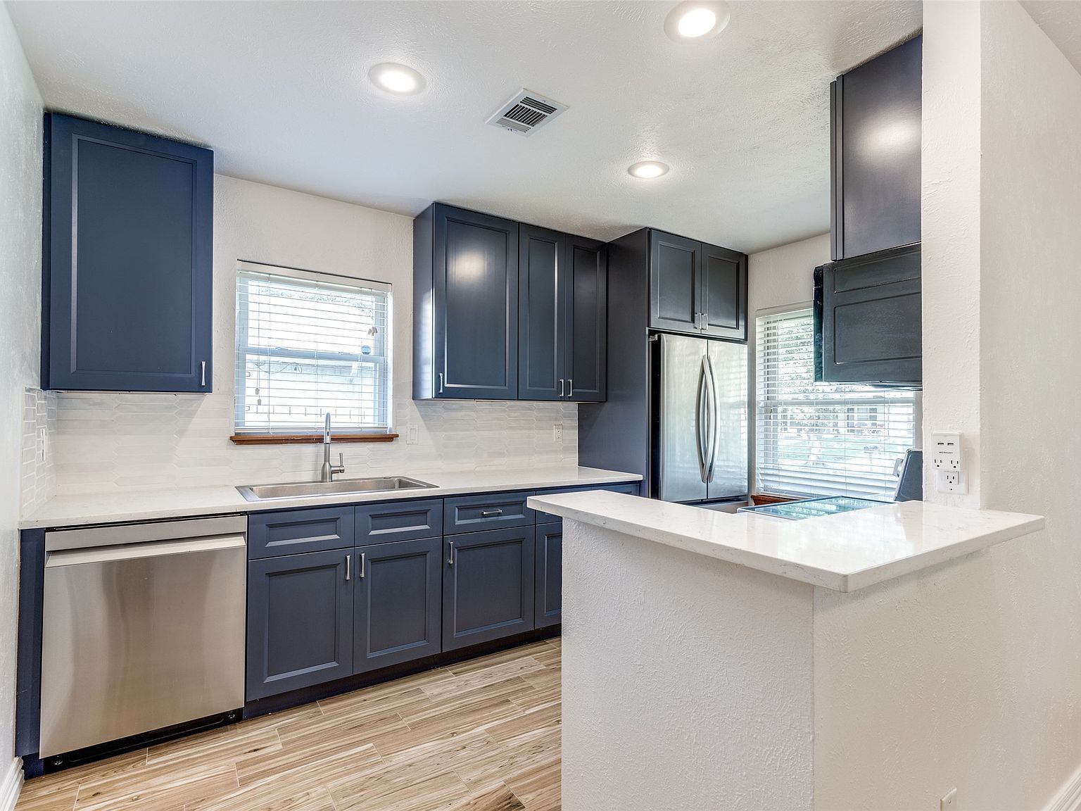 1816 Chamberlain Dr Carrollton, TX 75007 - Thumbnail 2