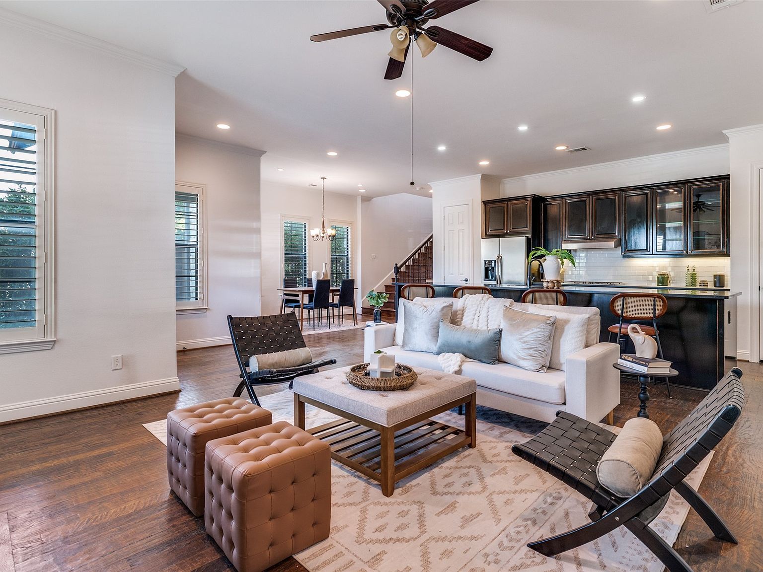 1120 Hemingway Ln Irving, TX 75063 - Thumbnail 2