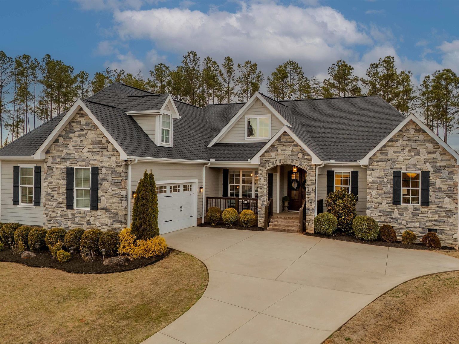 213 Kittansett Ct Taylors, SC 29687 - Thumbnail 2