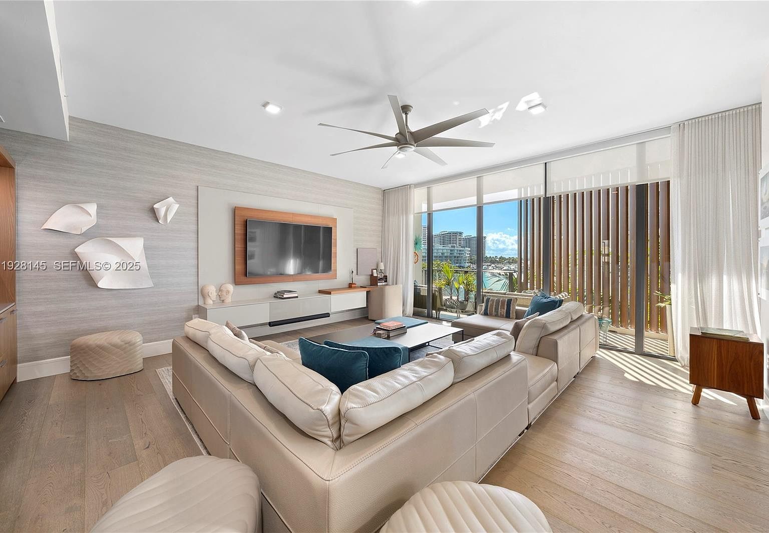 3581 E Glencoe St #403 Miami, FL 33133 - Thumbnail 2