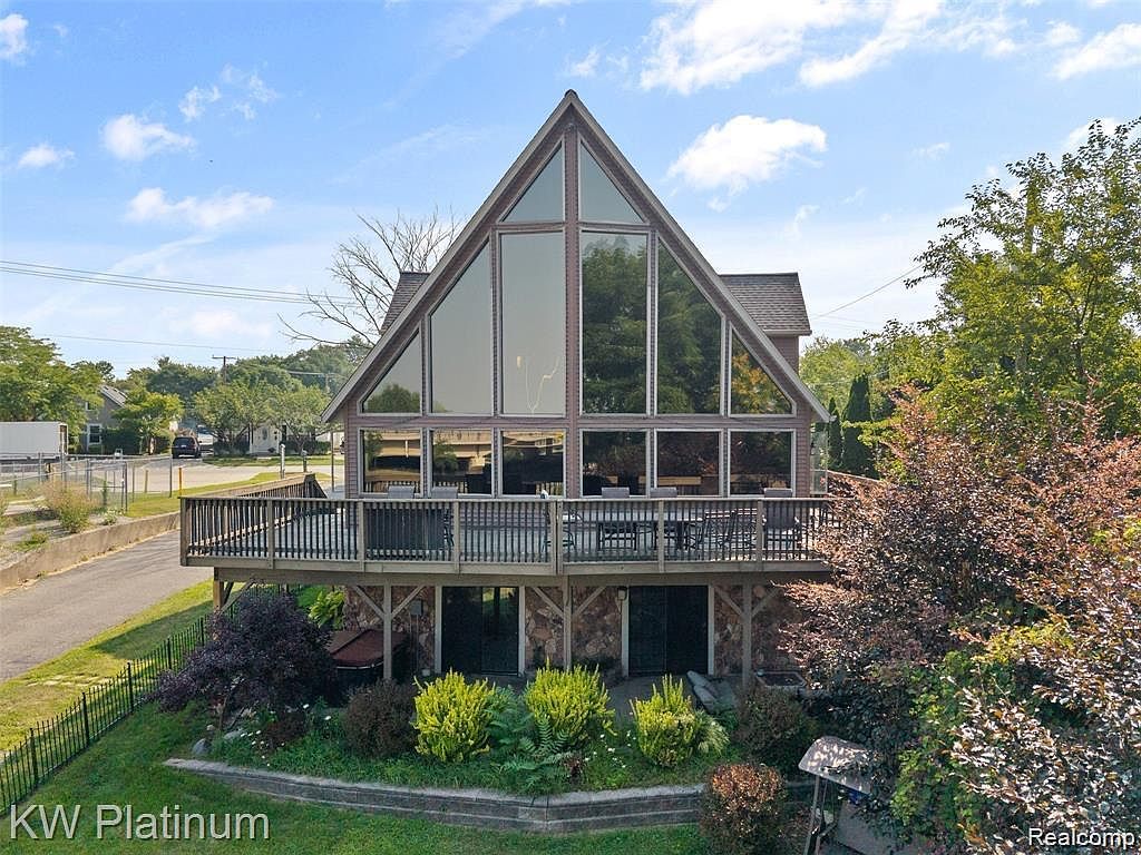 1907 Riverside Dr Port Huron, MI 48060, 48060