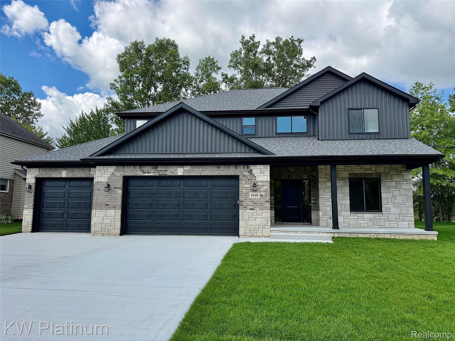 3418 Round Tree Dr East China, MI 48054, 48054