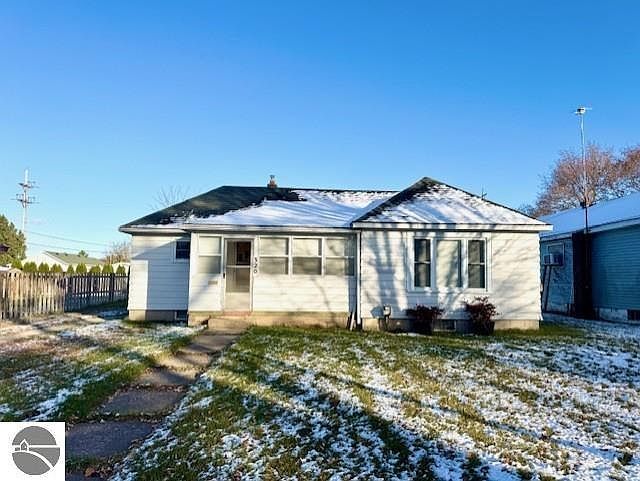 320 N Clinton St Saint Louis, MI 48880 - Thumbnail 2