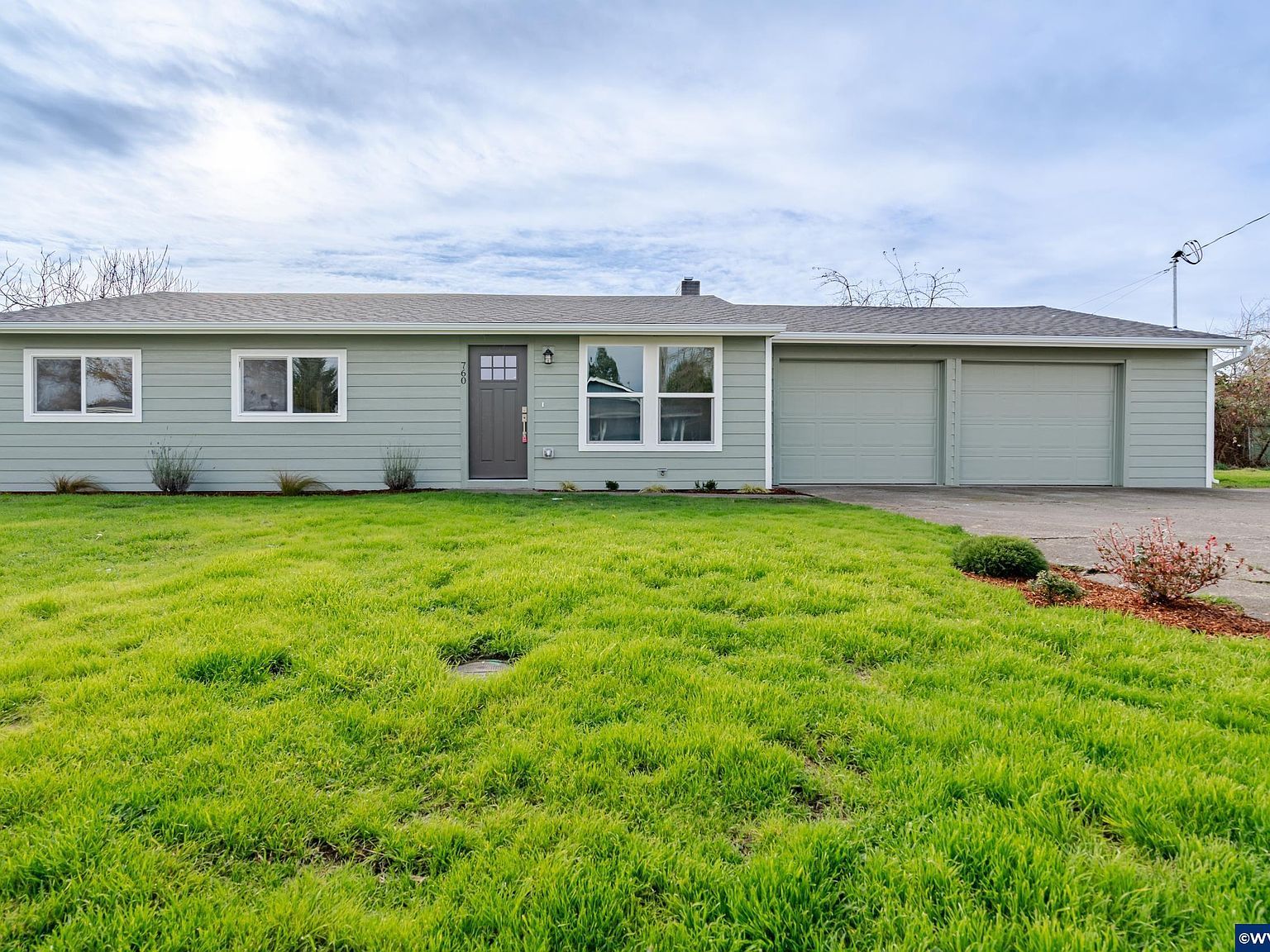 760 E Elmore St Lebanon, OR 97355 - Thumbnail 2