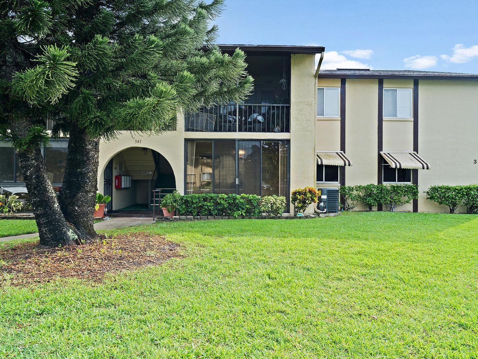 341 Pine Ridge Cir APT D-1 Greenacres, FL 33463 - Thumbnail 2