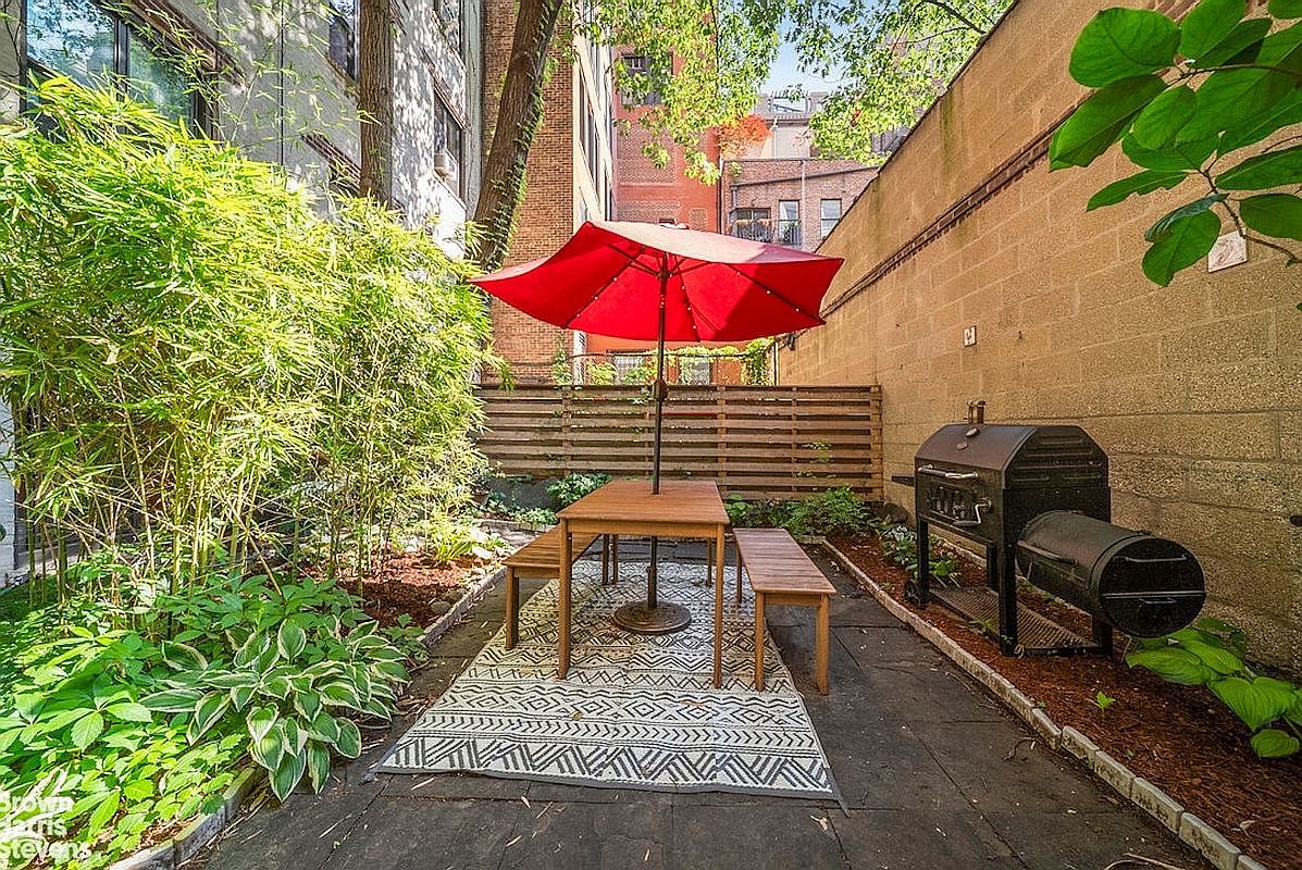 22 Irving Pl APT 1A New York, NY 10003 - Thumbnail 2