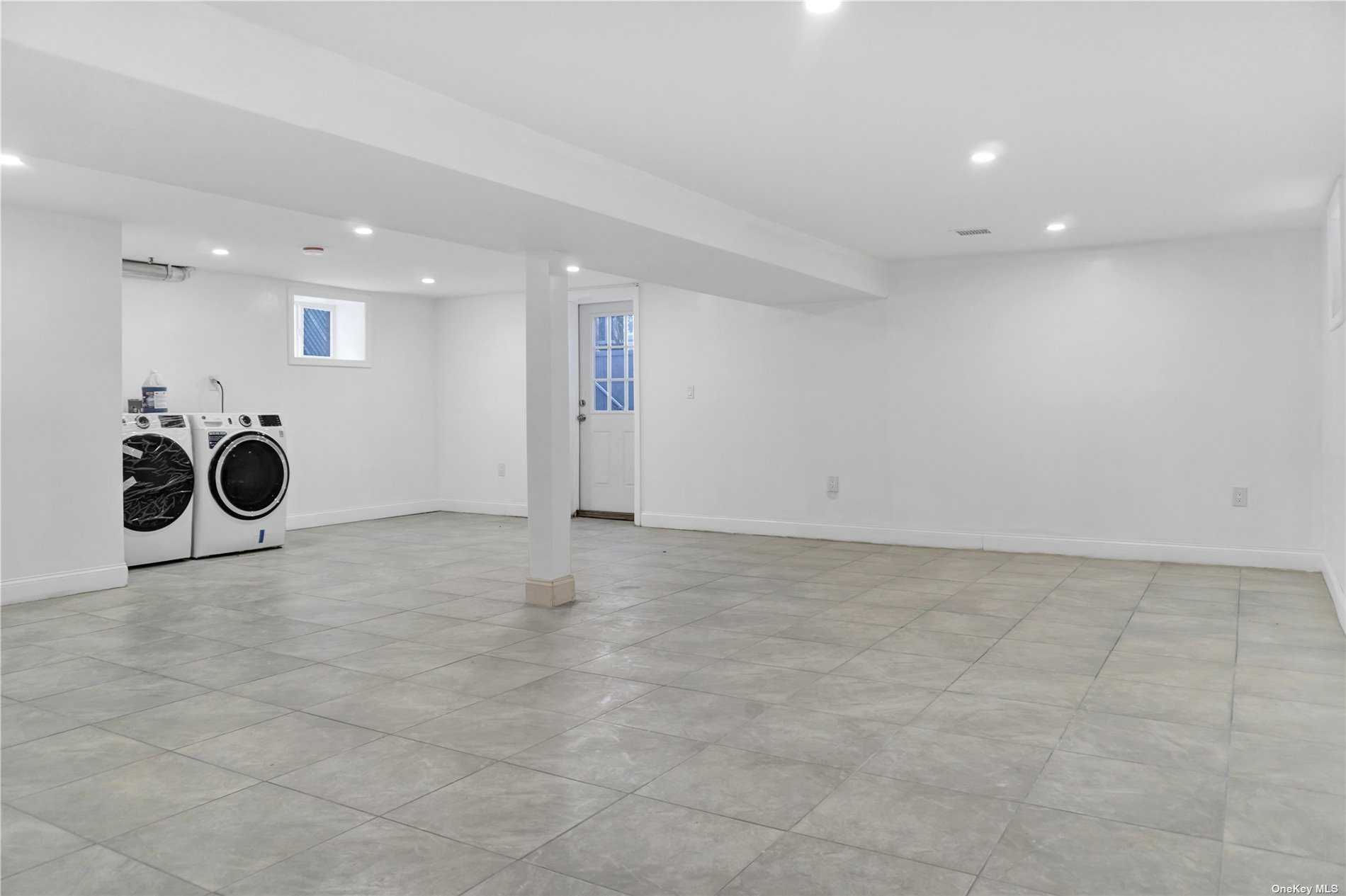 84-55 252nd St, Bellerose Manor, NY, USA, 11426 - Thumbnail 3