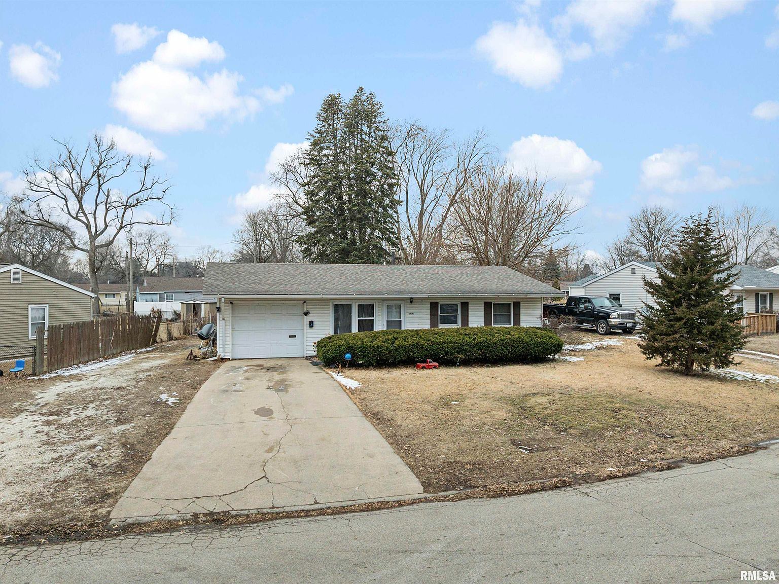 1490 Meadow Dr Galesburg, IL 61401 - Thumbnail 2