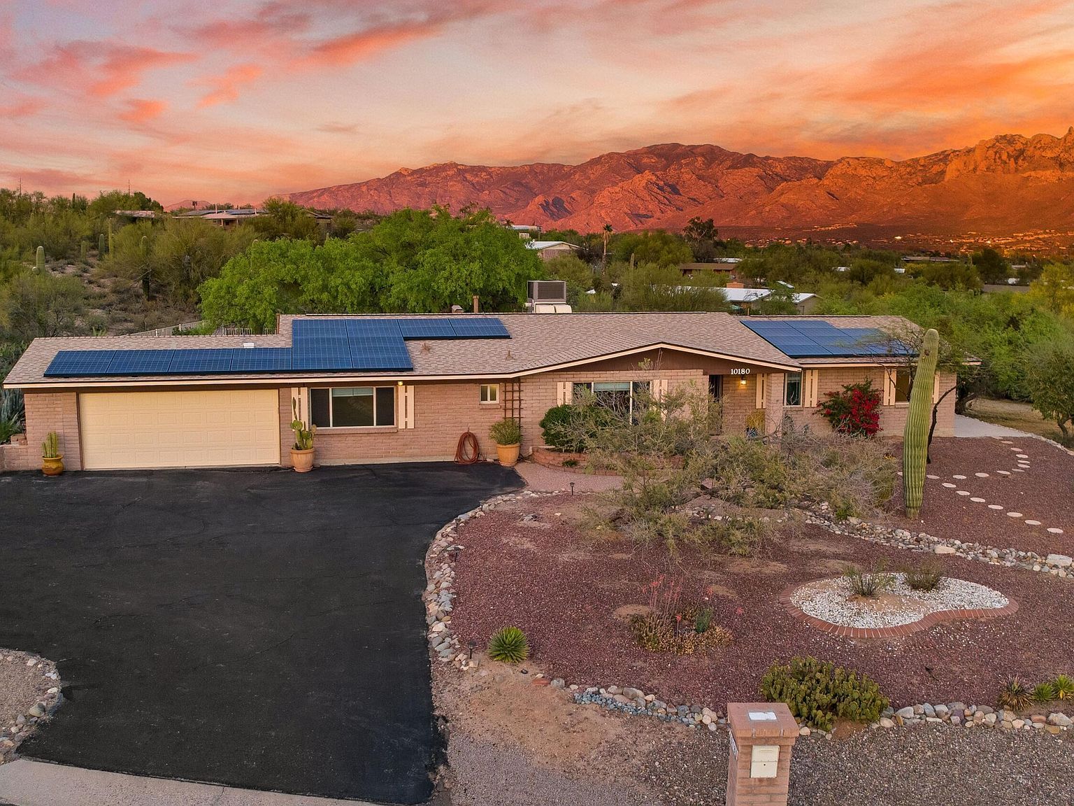 10180 N Rancho Sonora Dr Oro Valley, AZ 85737  | Single Family