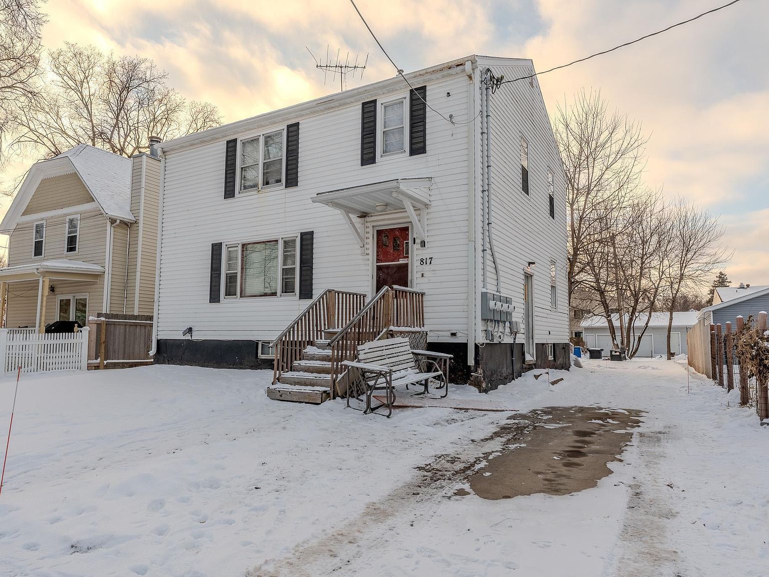 817 9th St S Fargo, ND 58103 - Thumbnail 2