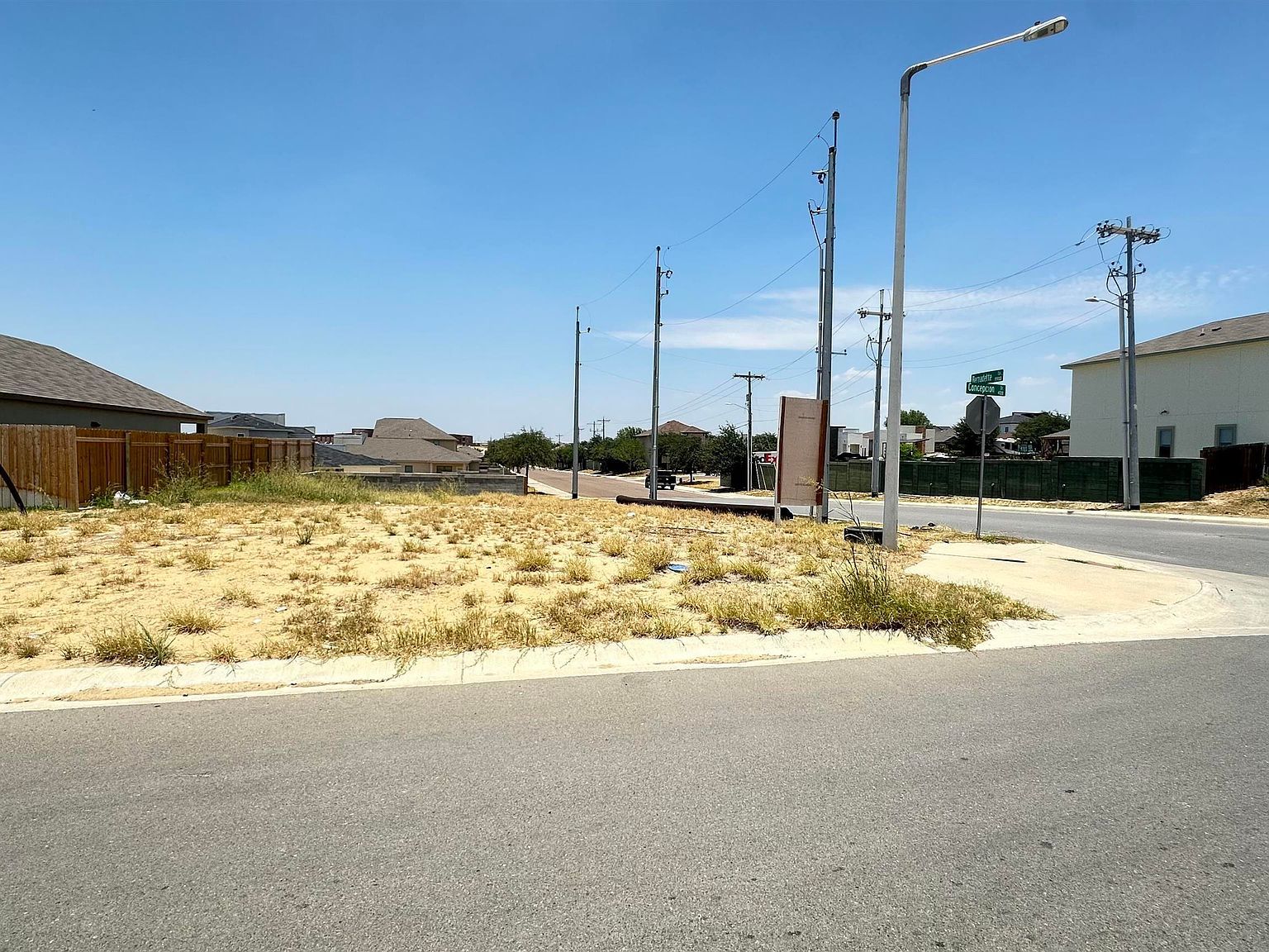 502 Concepcion Dr Laredo, TX 78045 - Thumbnail 2