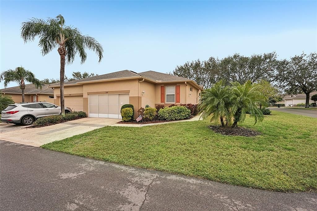 2028 Acadia Greens Dr Sun City Center, FL 33573 - Thumbnail 2