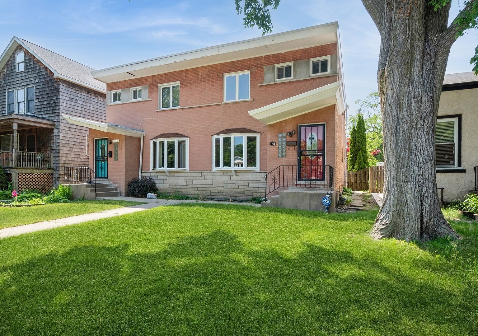 1718 Hovland Ct Evanston, IL 60201 - Thumbnail 2