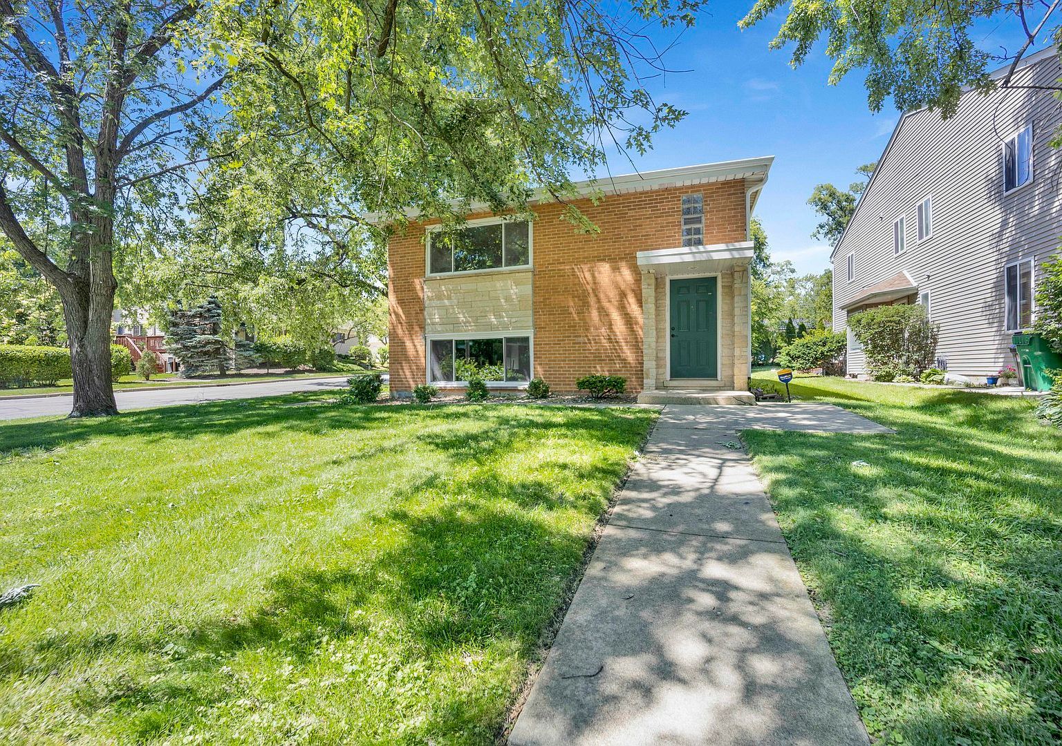 27W180 Cooley Ave Winfield, IL 60190 - Thumbnail 2