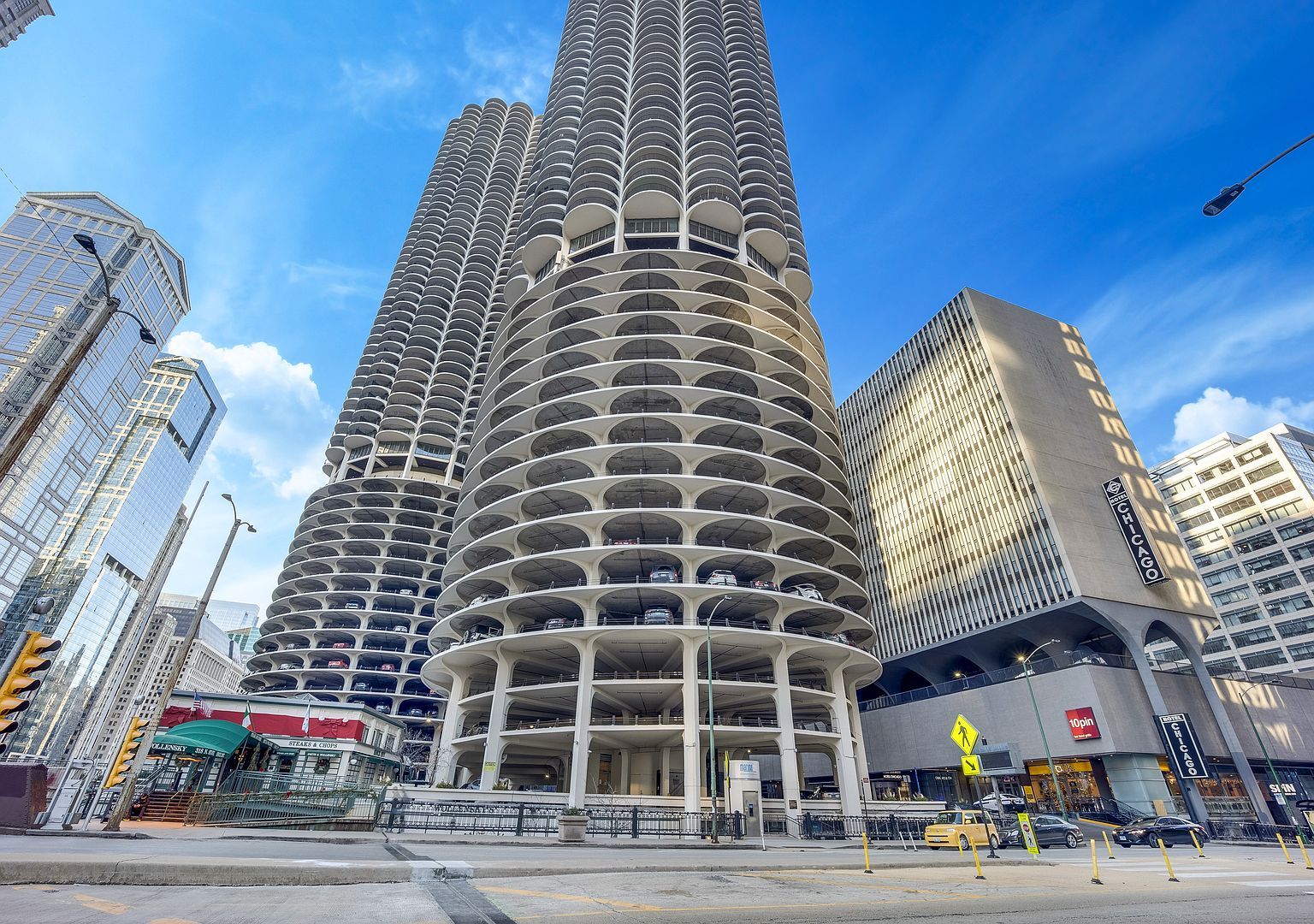 300 N State St APT 4512 Chicago, IL 60654 - Thumbnail 2