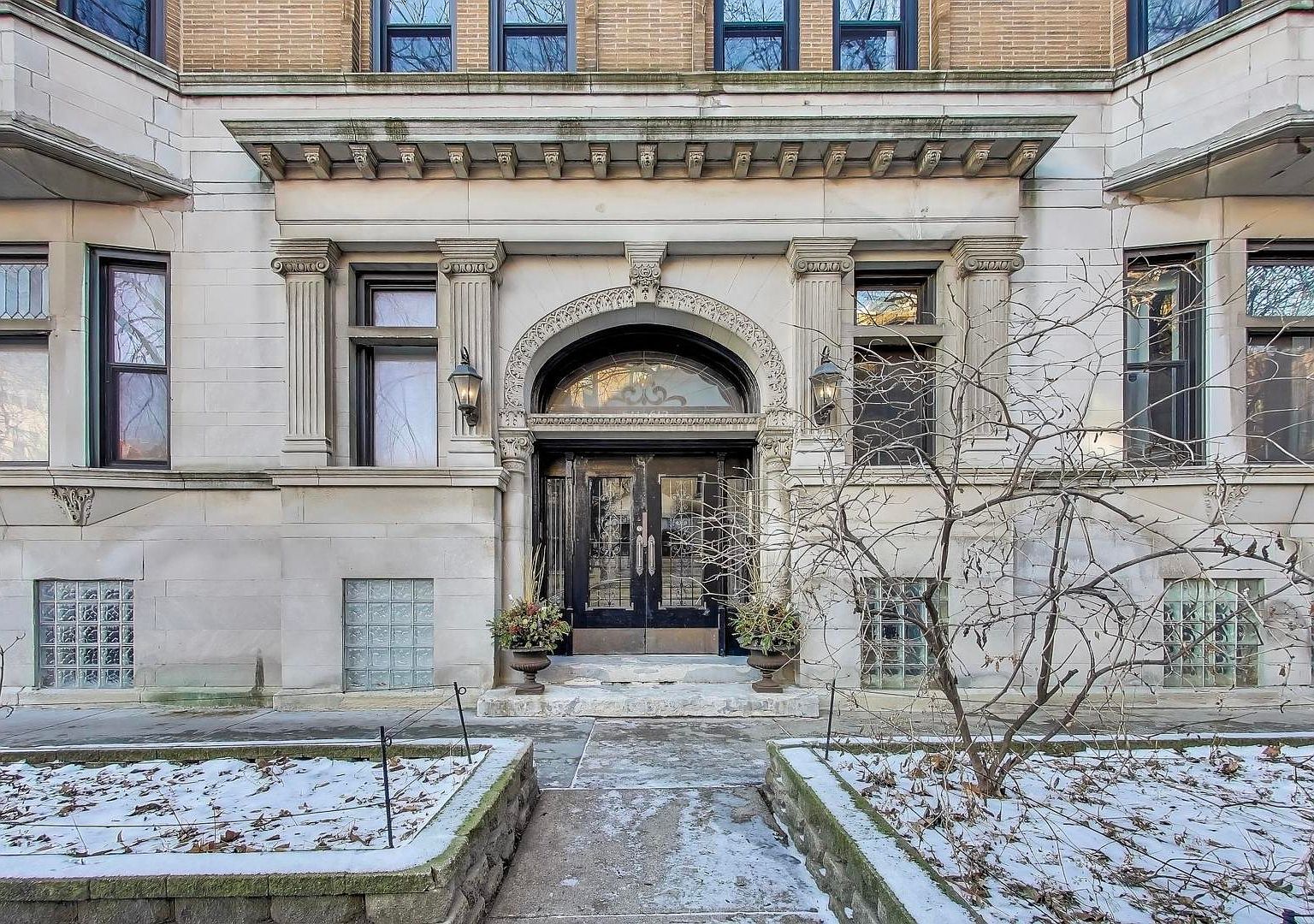 613 W Barry Ave APT 4W Chicago, IL 60657 - Thumbnail 2