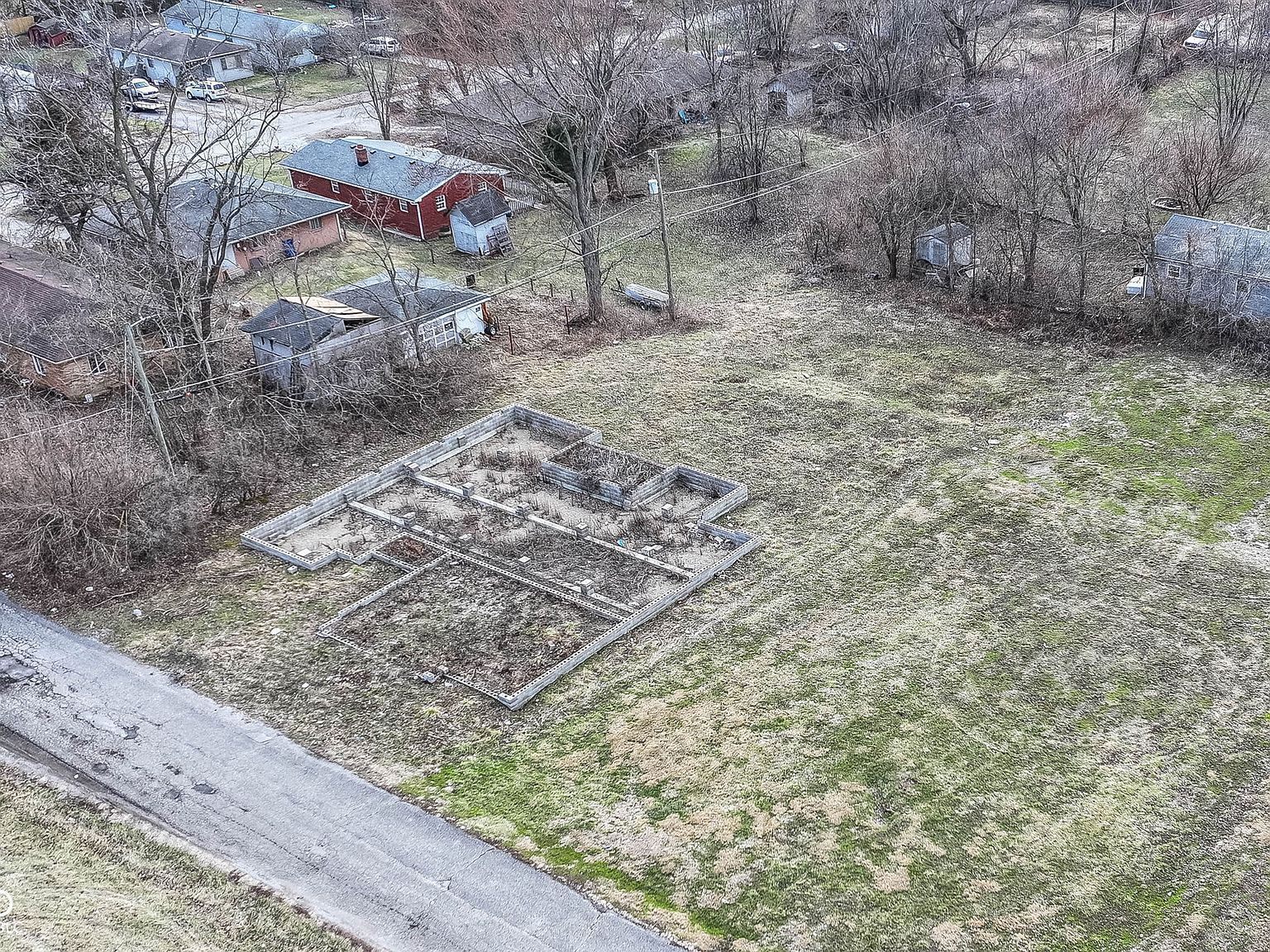 2332 Hobart Rd Indianapolis, IN 46203 - Thumbnail 2