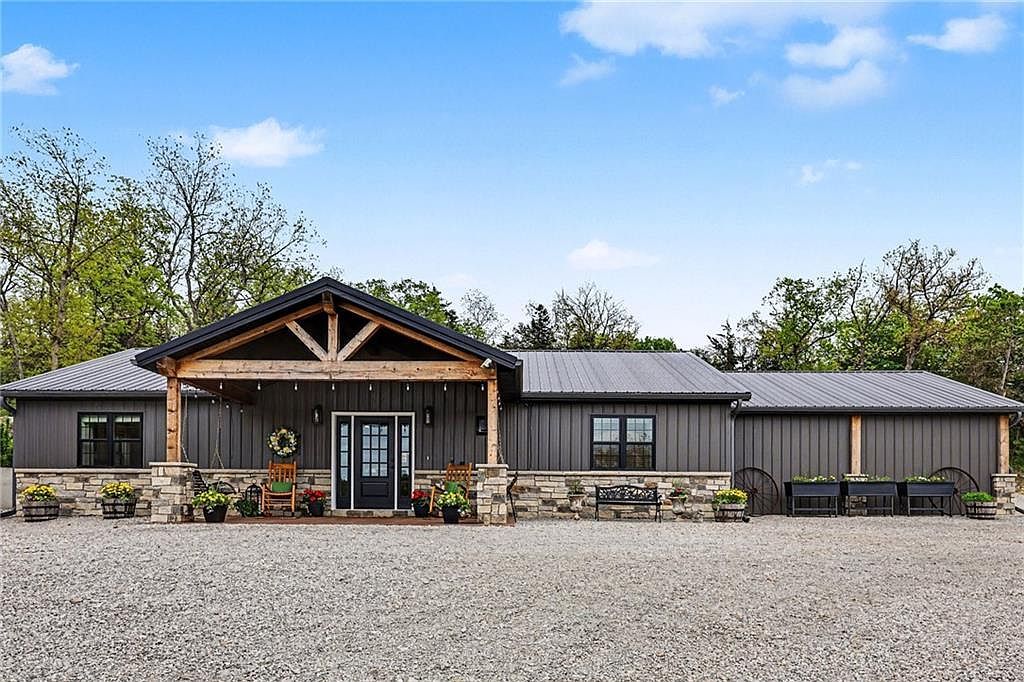 16 S Lakeview Rd Mapleton, KS 66754 | Single Family