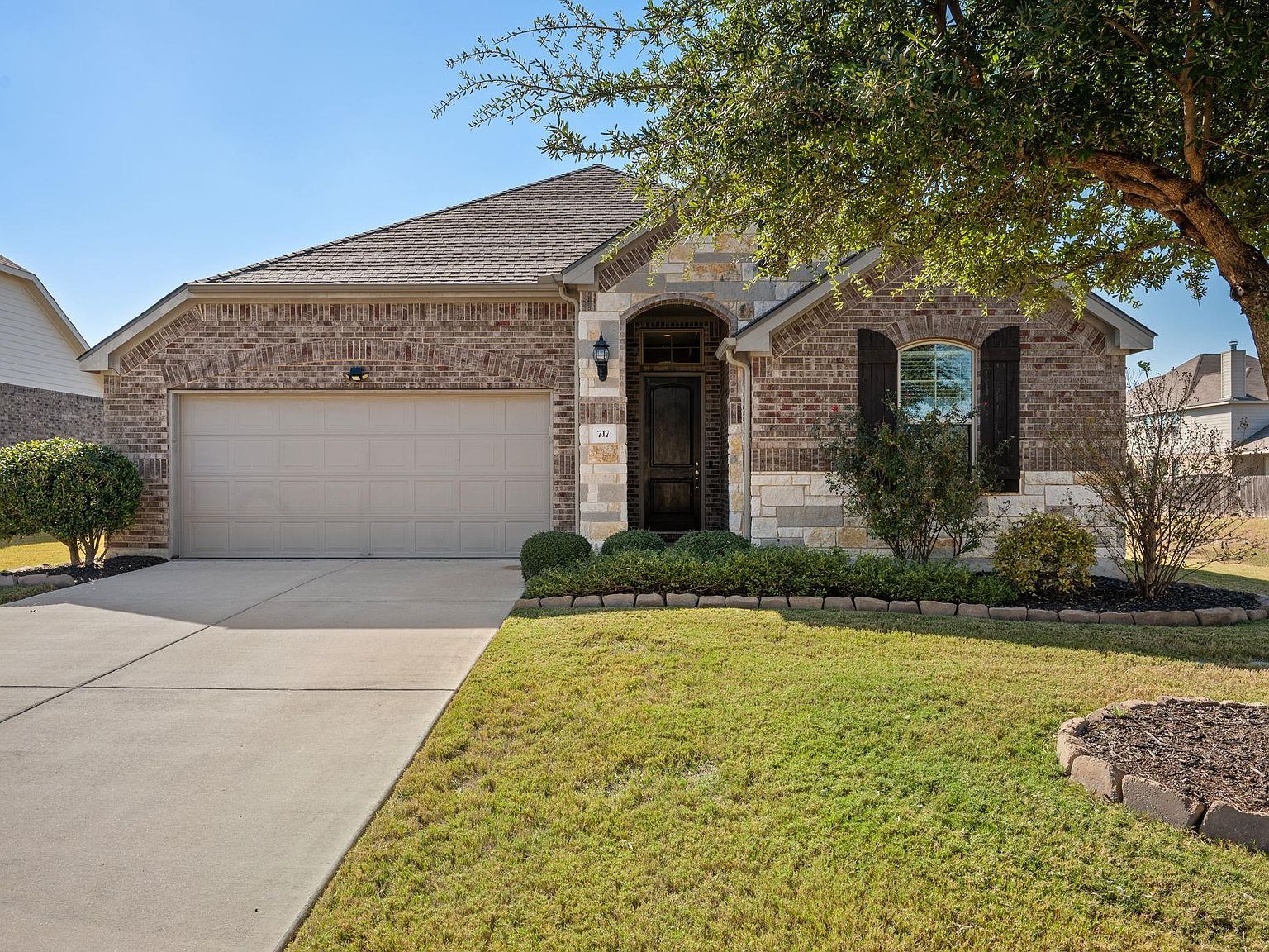717 N Emory Cv Hutto, TX 78634 - Thumbnail 2