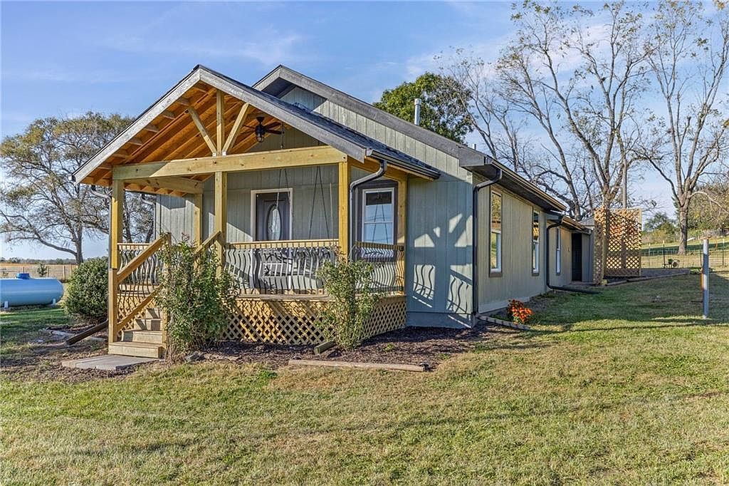 28778 W 319th St Paola, KS 66071 - Thumbnail 2