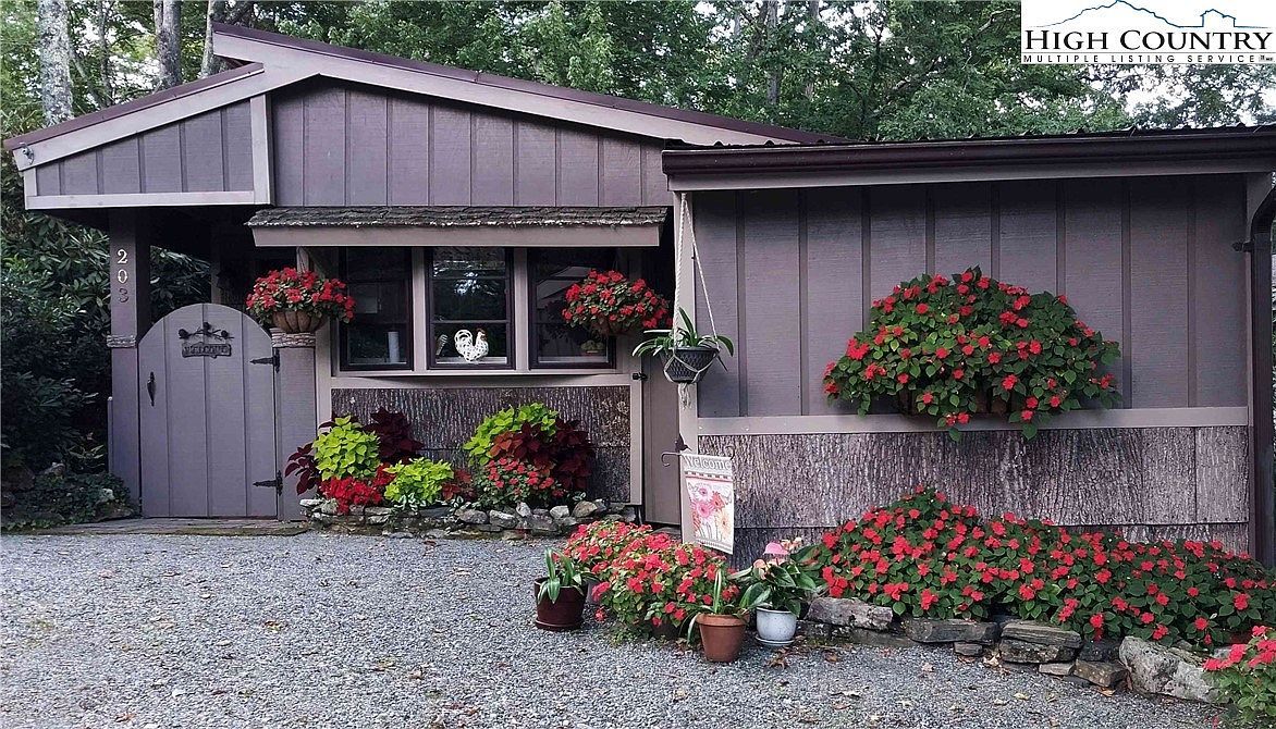 203 Black Pine Rd Newland, NC 28657 - Thumbnail 2