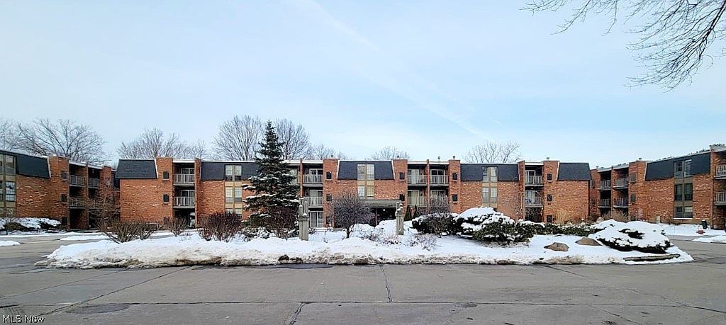 4179 Columbia Rd APT 213 North Olmsted, OH 44070 - Thumbnail 2