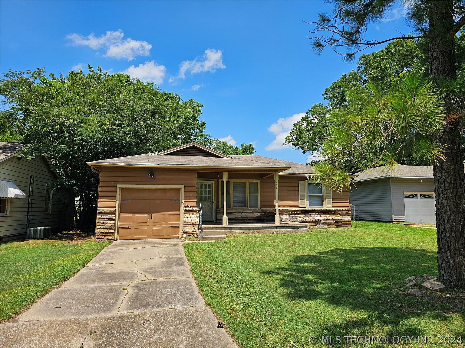 426 E 10th St Claremore, OK 74017 - Thumbnail 2