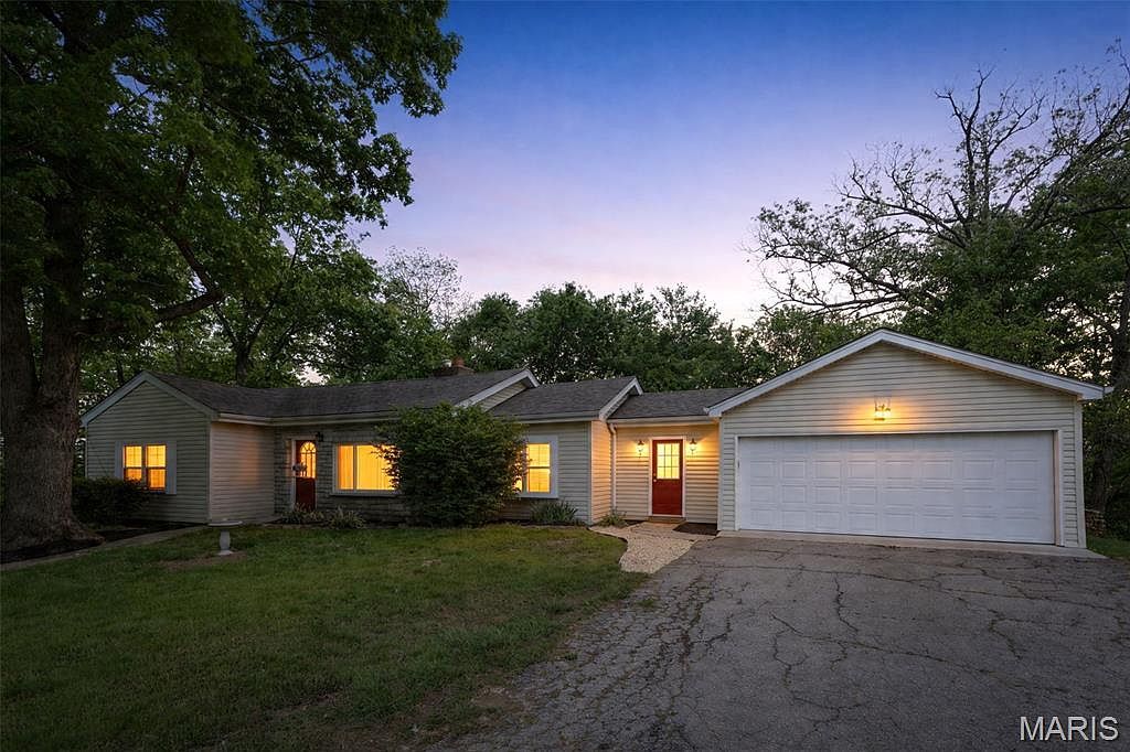 919 Oak Dr Fenton, MO 63026  | Single Family