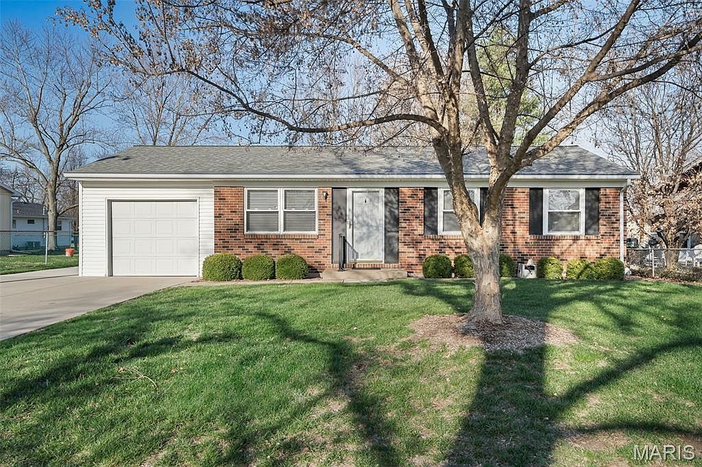 2605 Kelsey Ln Saint Charles, MO 63301 - Thumbnail 2