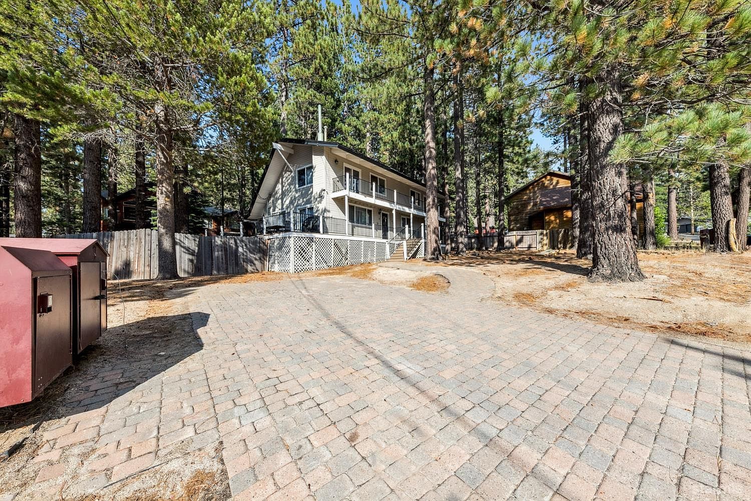 1940 Apache Ave South Lake Tahoe, CA 96150 - Thumbnail 2