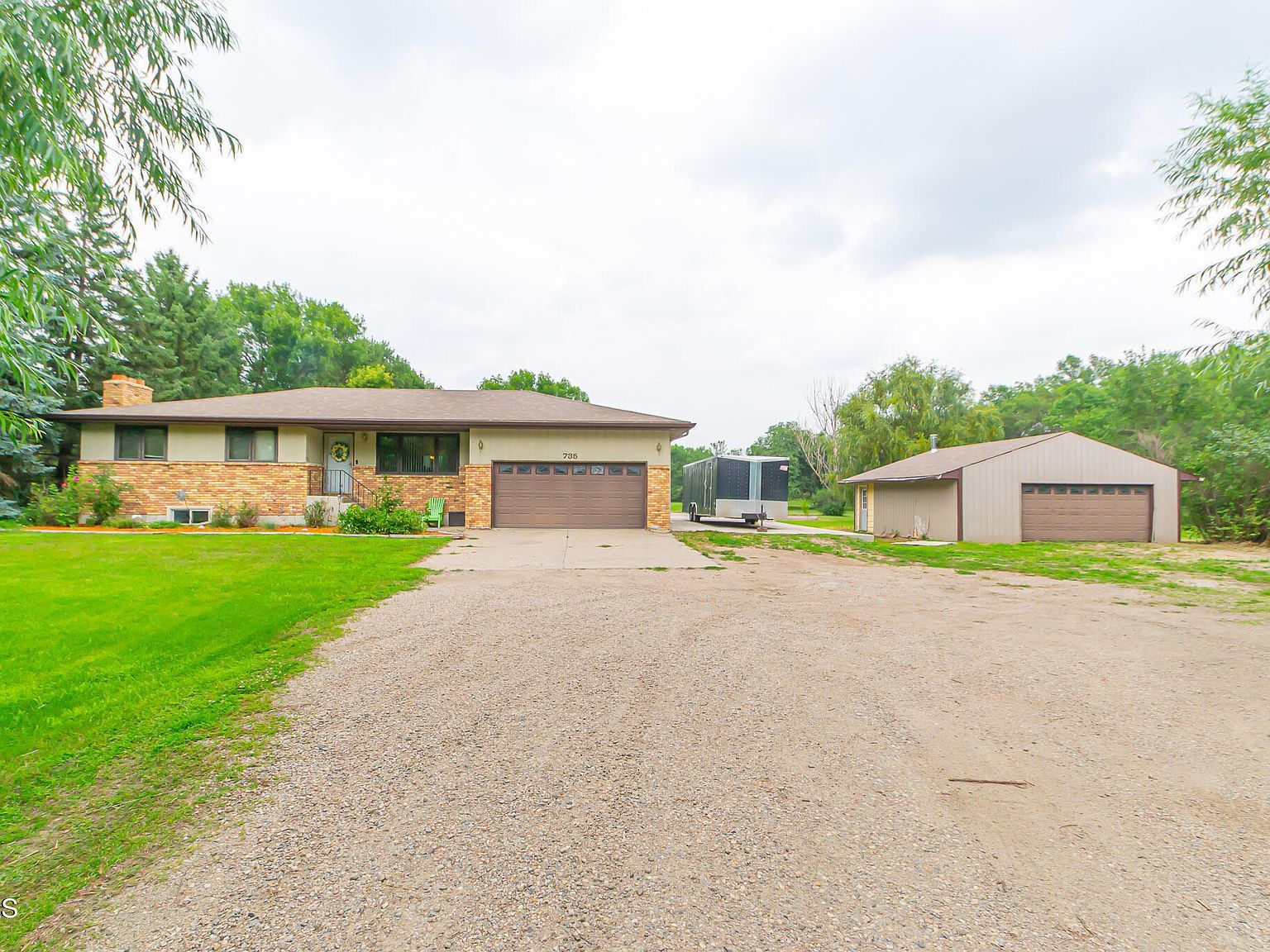 735 W Bristol Dr Bismarck, ND 58501 - Thumbnail 2