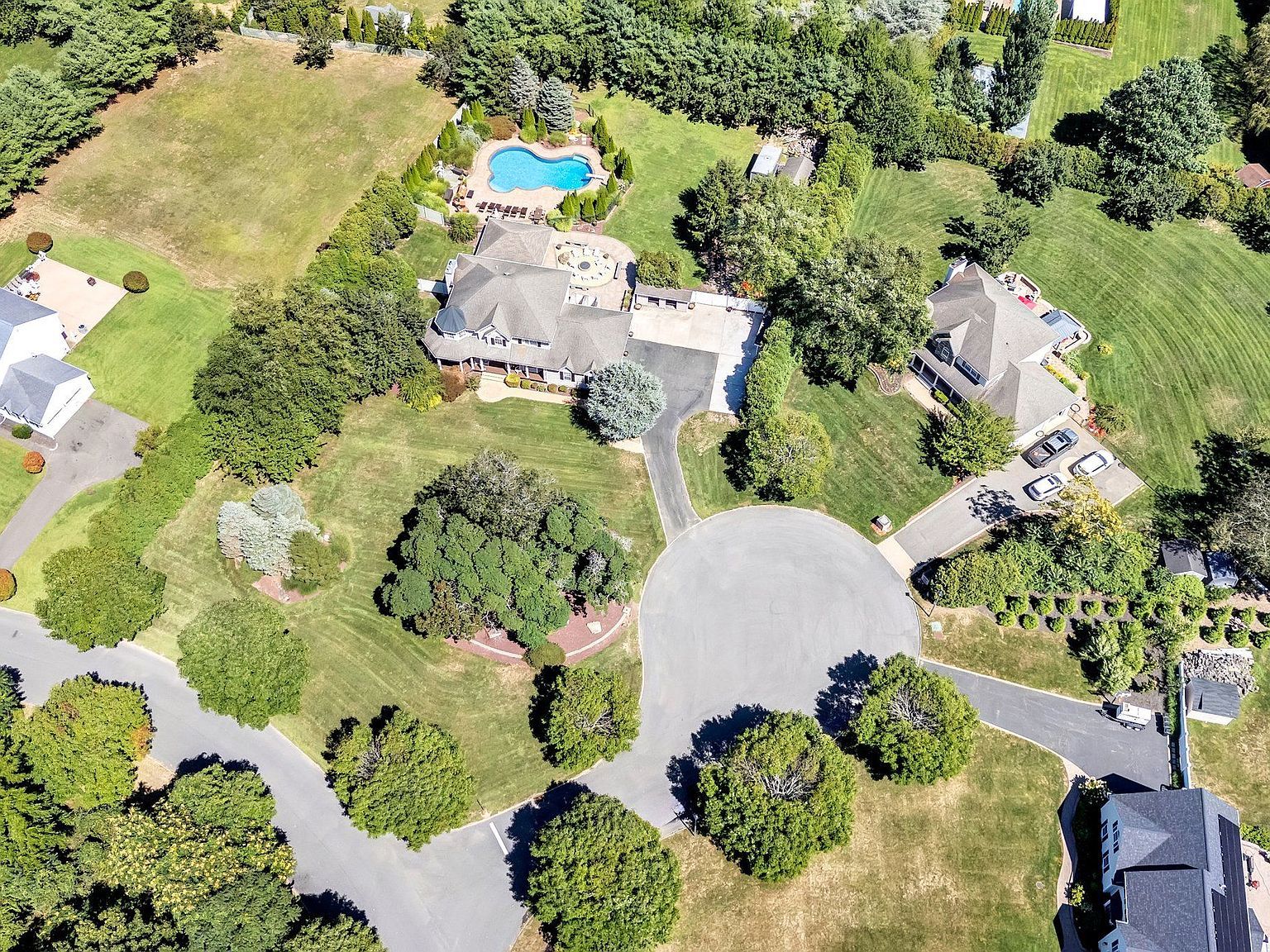 2 Derby Ct Riverhead, NY 11901 - Thumbnail 2