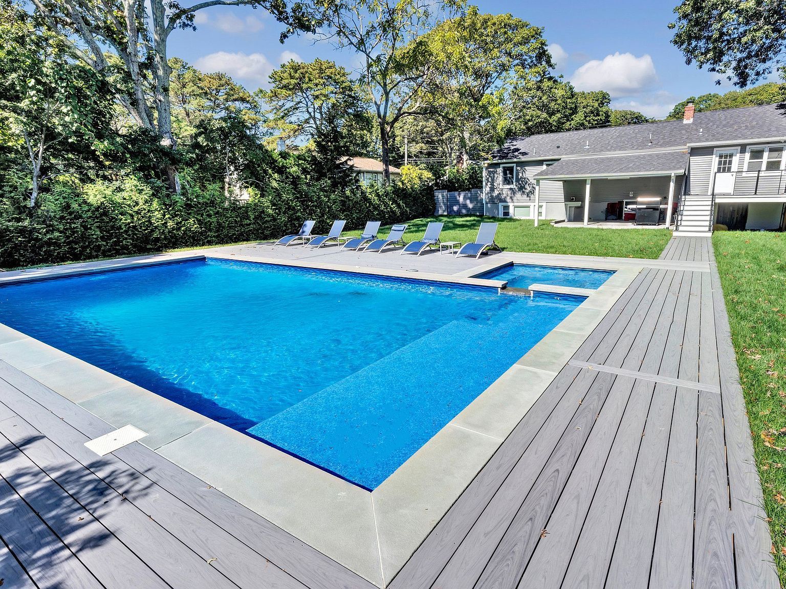 35 Suffolk Rd Hampton Bays, NY 11946 - Thumbnail 2