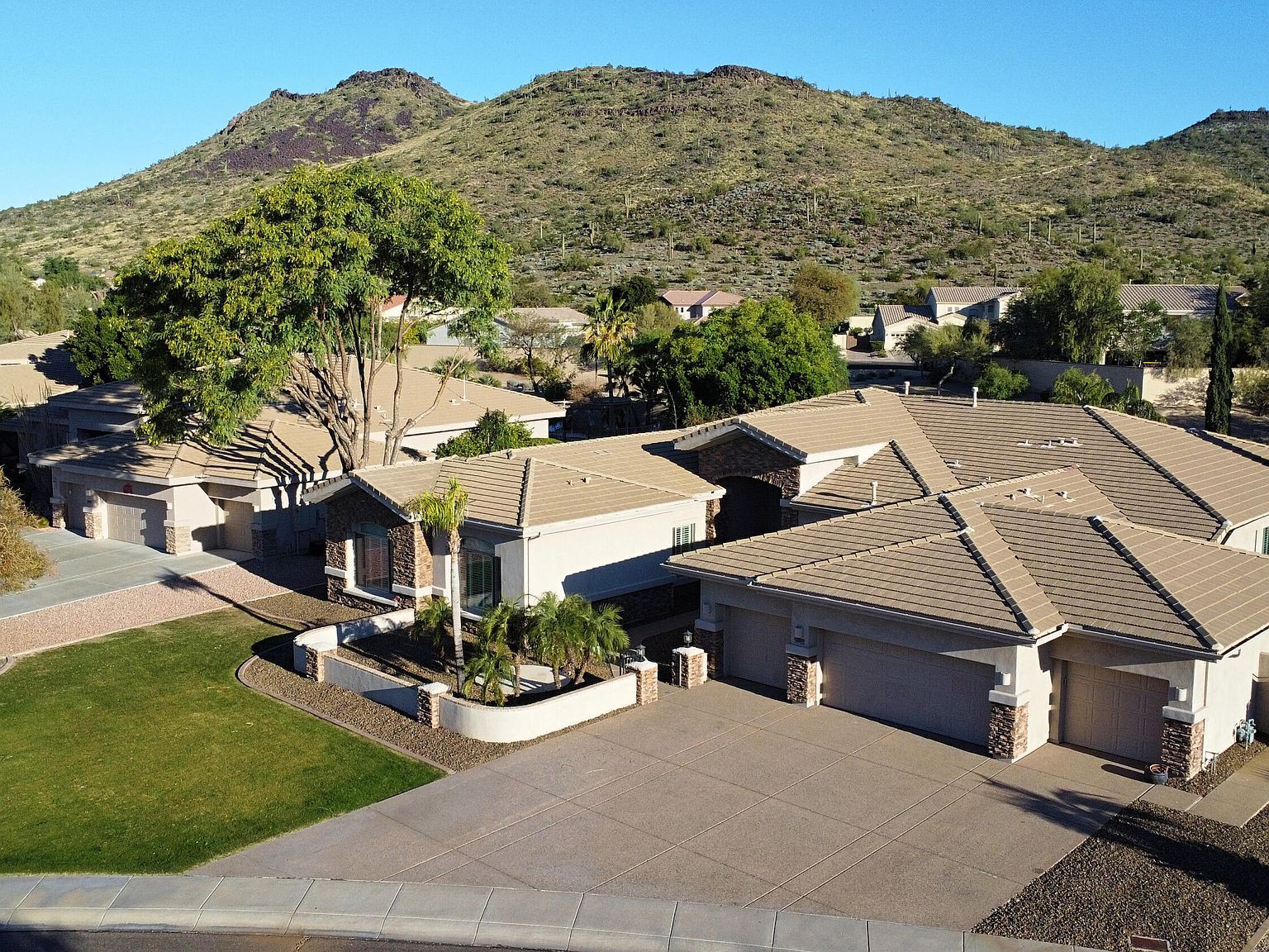 25817 N Lawler Loop Phoenix, AZ 85083 - Thumbnail 2