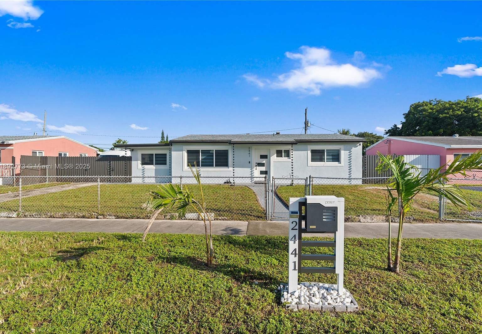 2441 NW 181st Ter Miami Gardens, FL 33056 - Thumbnail 2
