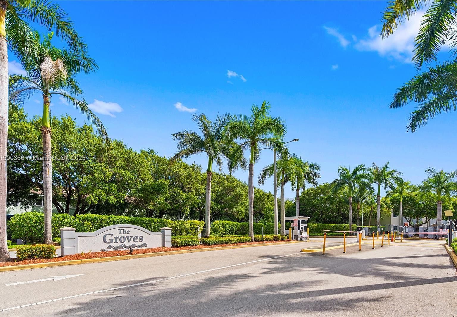 1621 SE 30th St Homestead, FL 33035 - Thumbnail 2