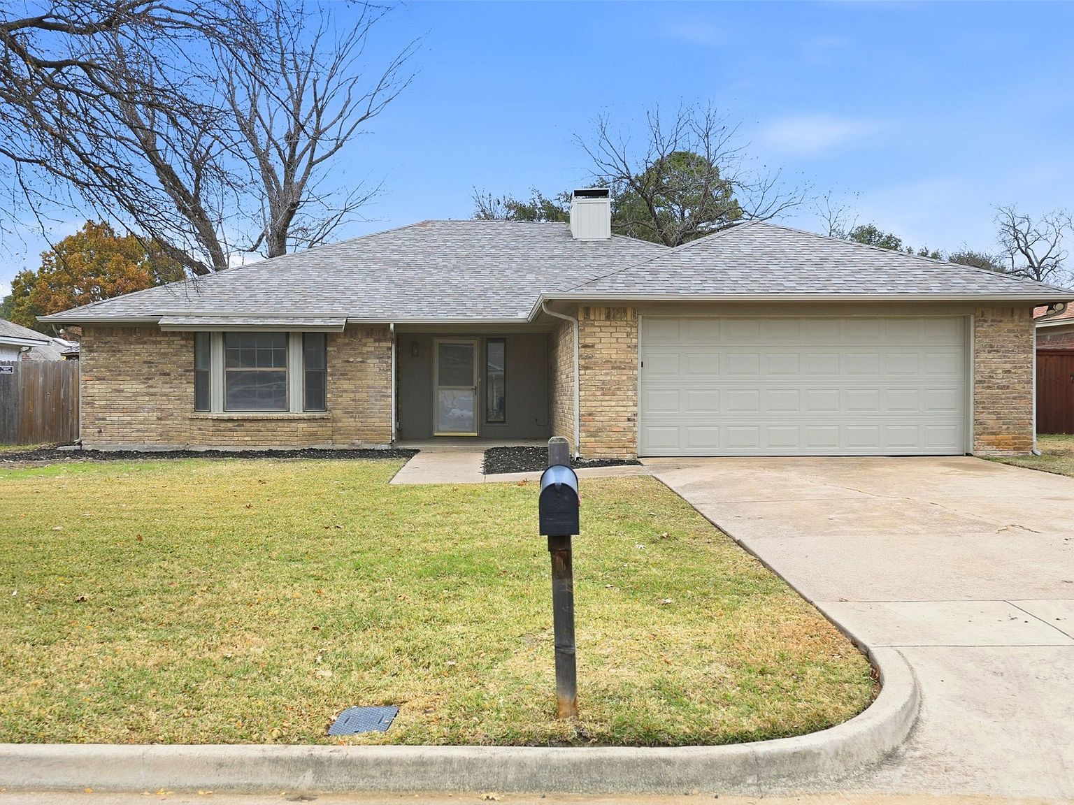1021 Westminster Ln Mansfield, TX 76063 - Thumbnail 2