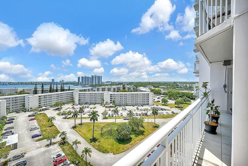 18041 Biscayne Blvd APT 1201 North Miami Beach, FL 33160 - Thumbnail 2