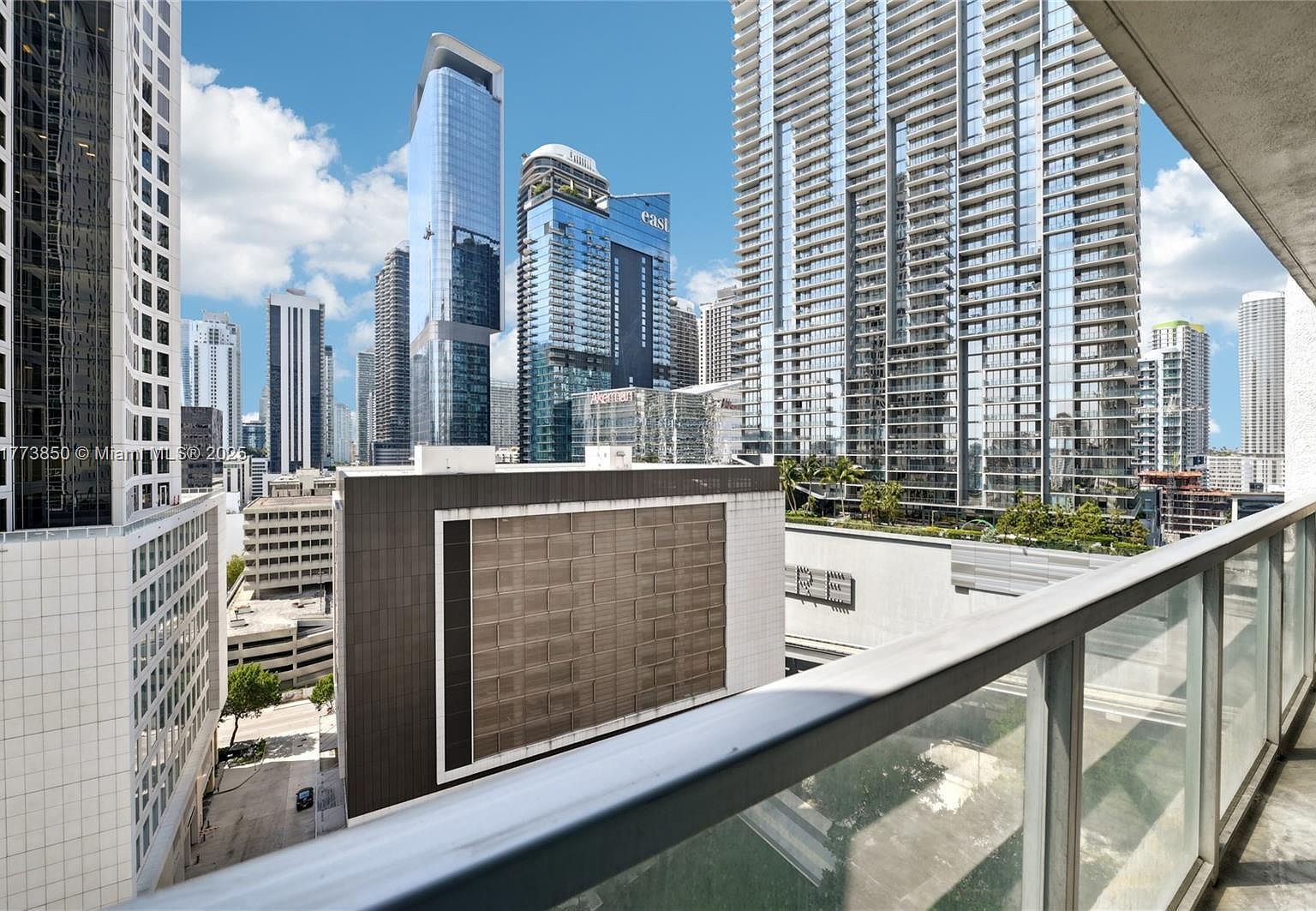 55 SE 6th St APT 1608 Miami, FL 33131 - Thumbnail 2