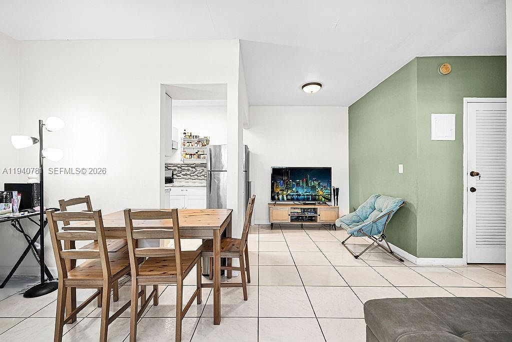 7625 Harding Ave APT 1 Miami Beach, FL 33141 - Thumbnail 2