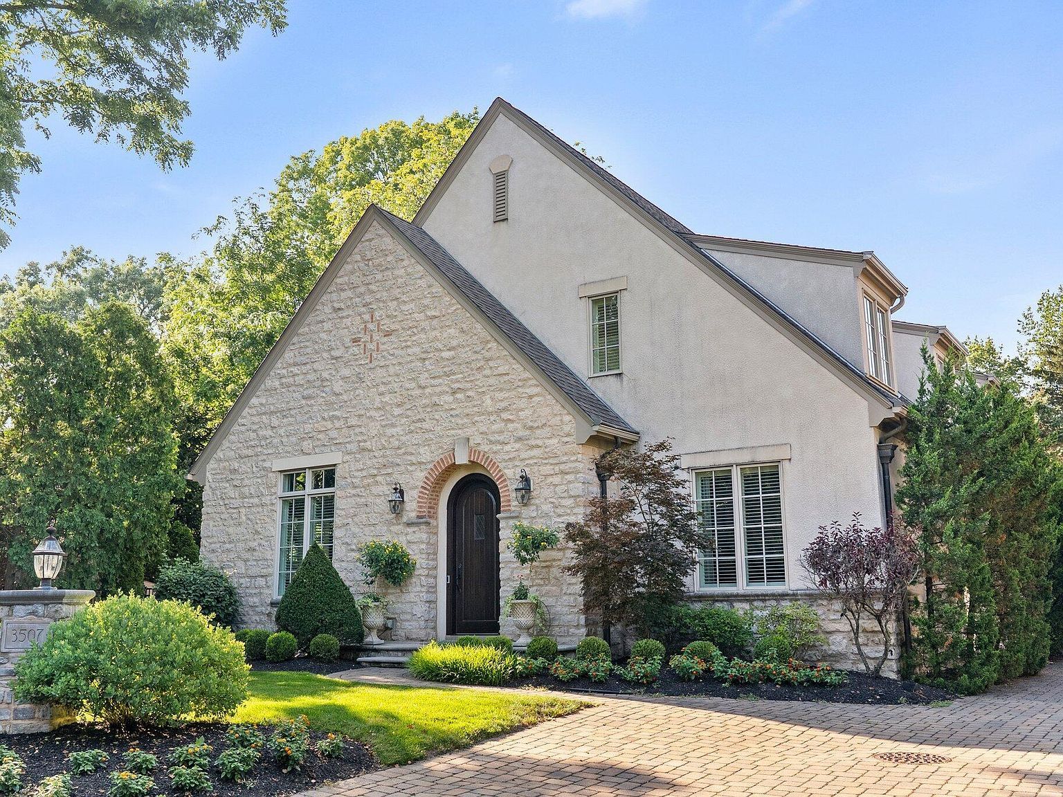 3507 River Avon Cir Columbus, OH 43221 - Thumbnail 2